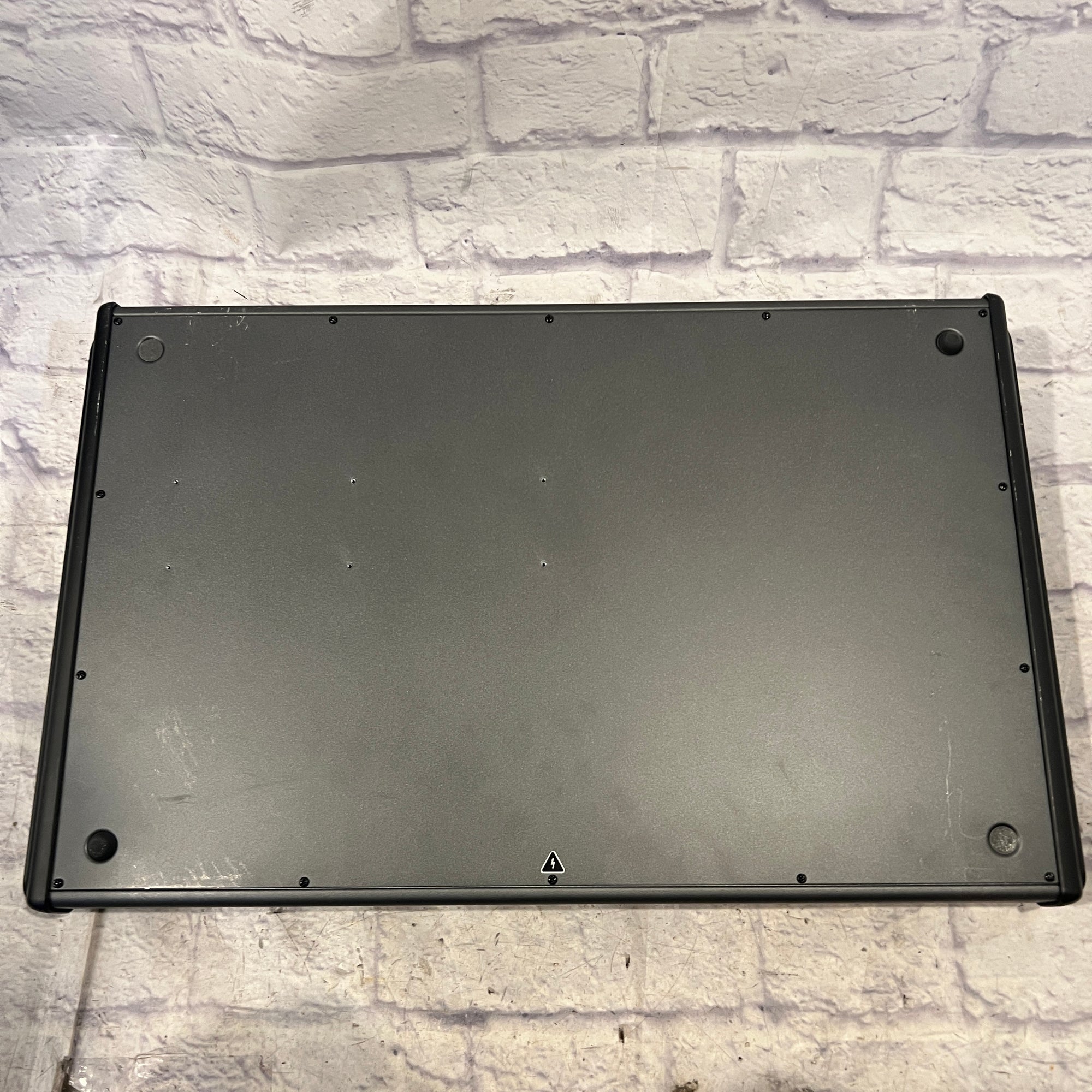 Mackie ProFX22 V1 22 Channel Passive Mixer with Effects