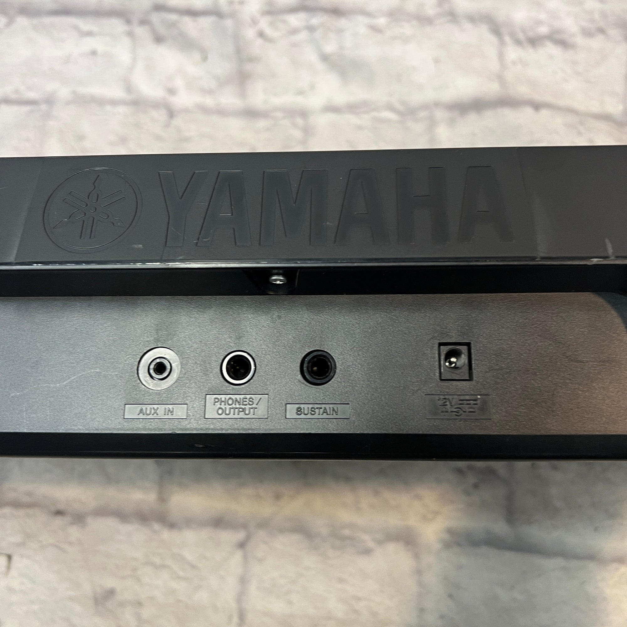 Yamaha YPT-260 61-Key Electronic Keyboard