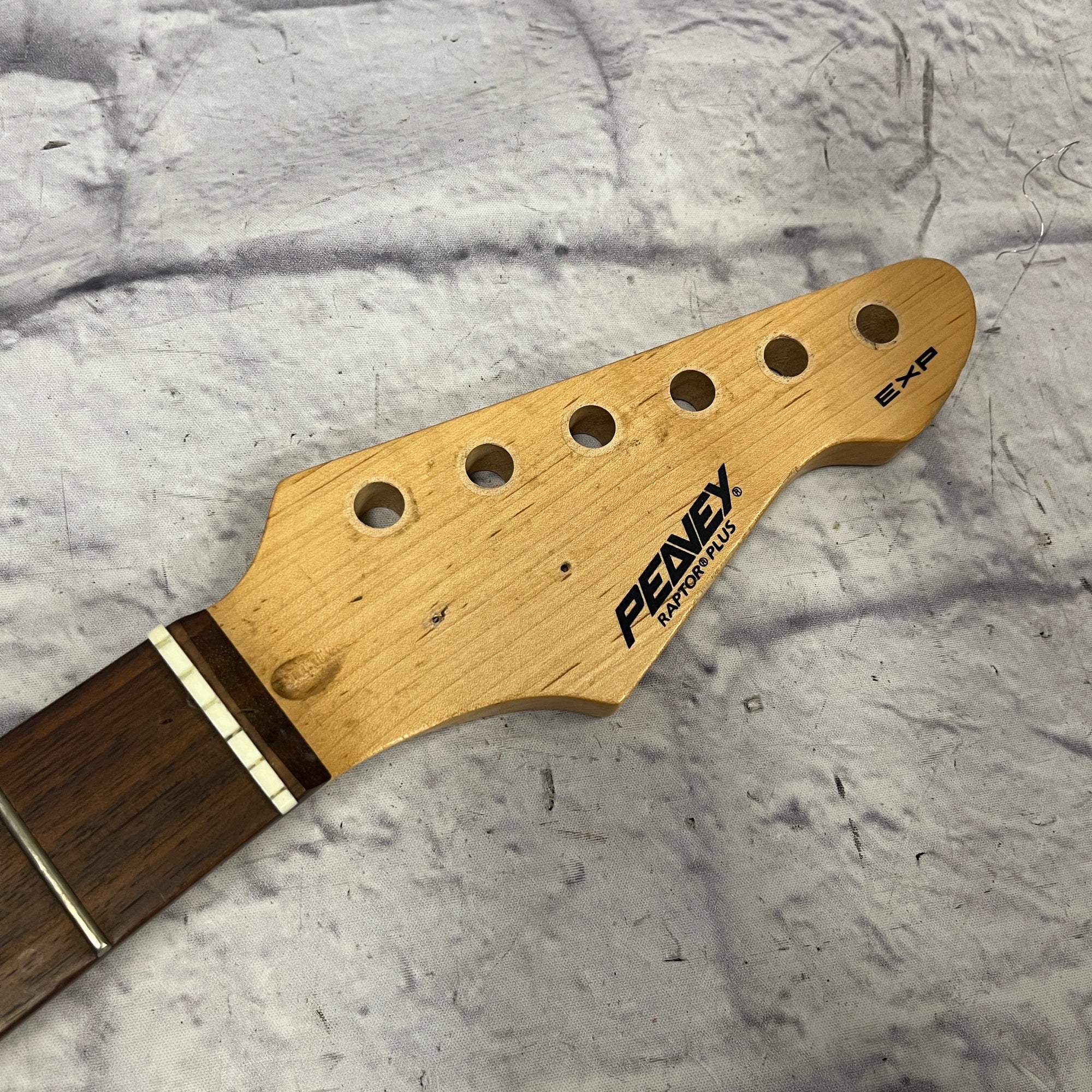 【ジャンク品】PEAVEY　RAPTOR PLUS Amazon.com: Peavey Raptor Plus Sunburst Electric Guitar