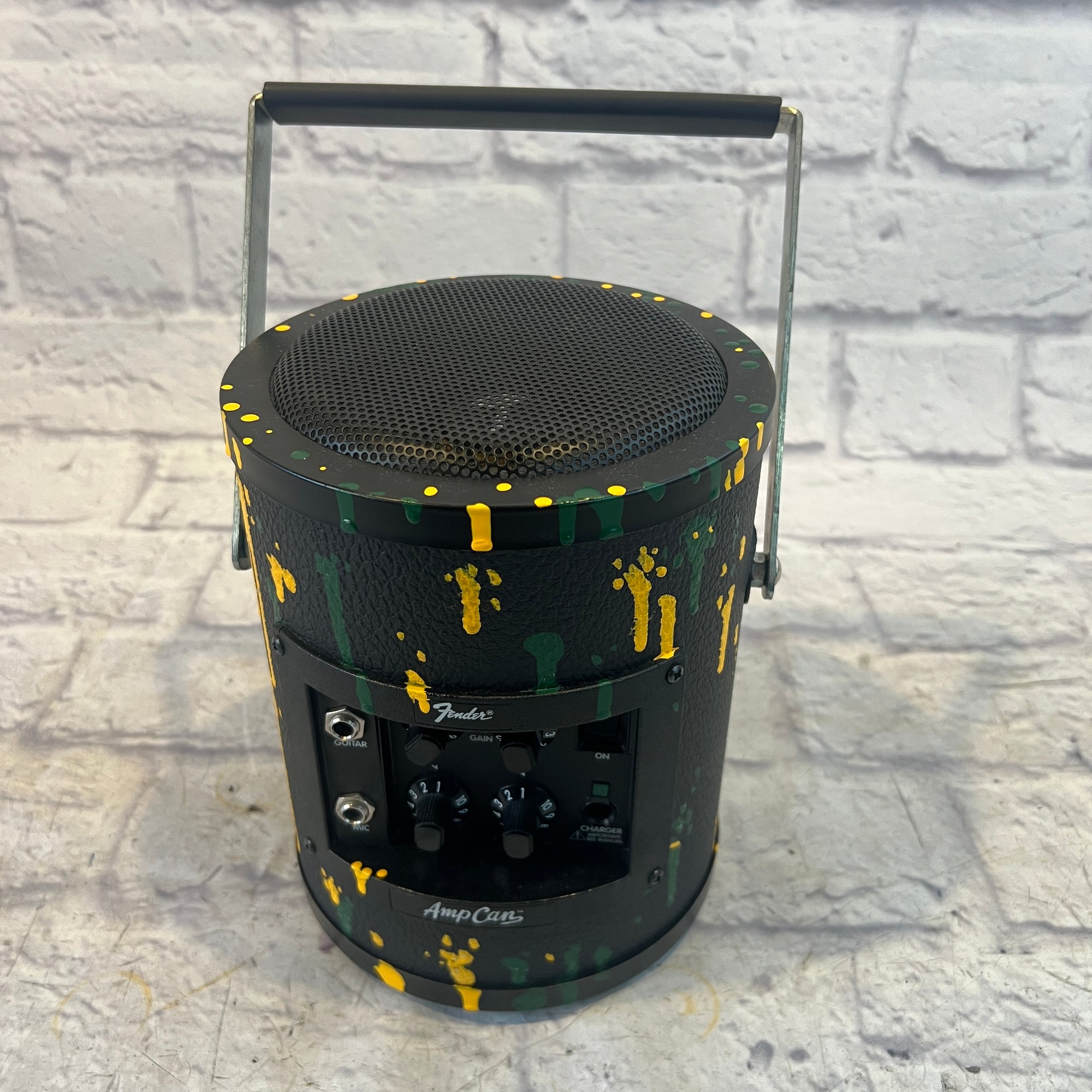 Fender Amp Can 2 Channel 15 Watt Combo Amp with Power Supply.