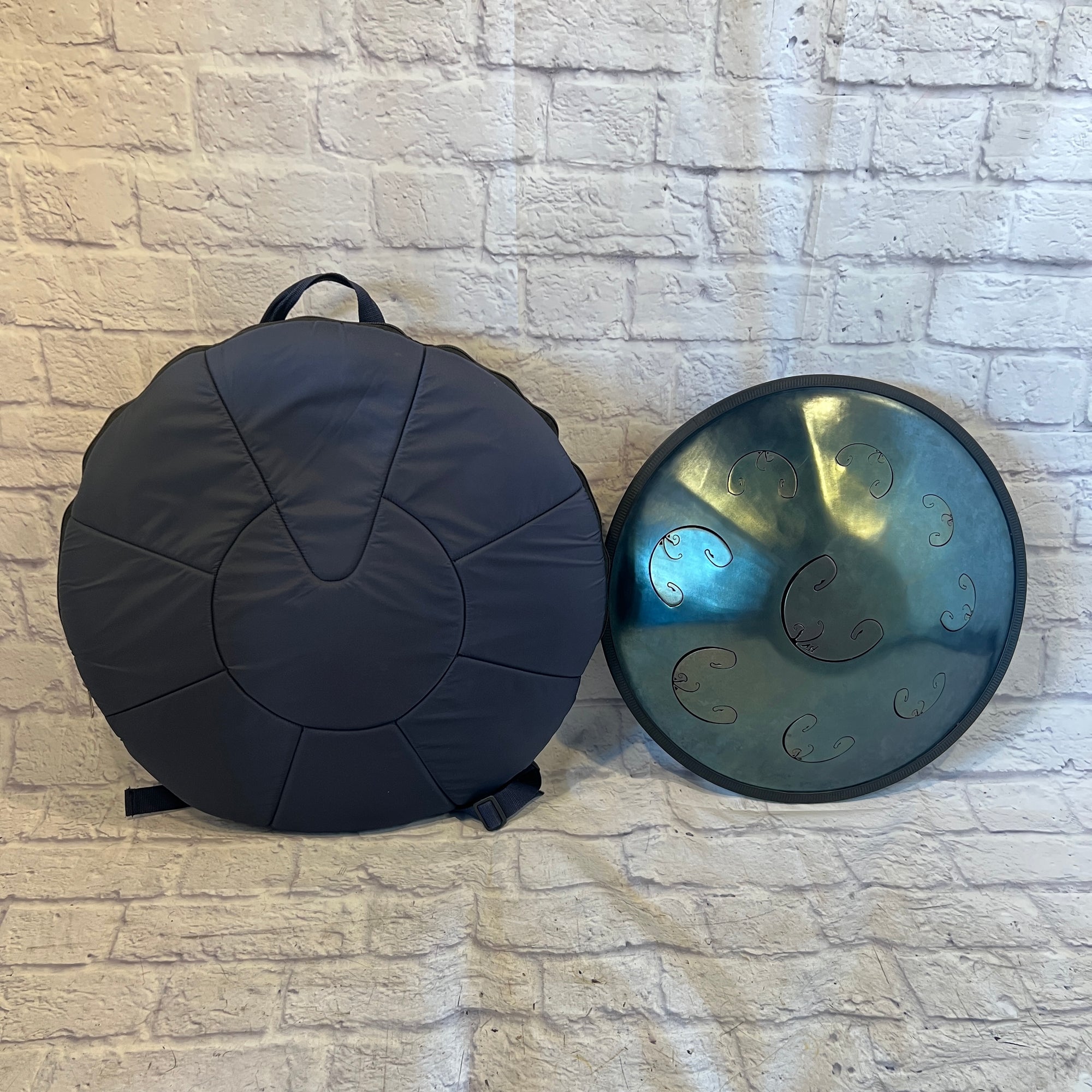 Rav Vast Indigo B Onoleo Tongue Drum with Bag.