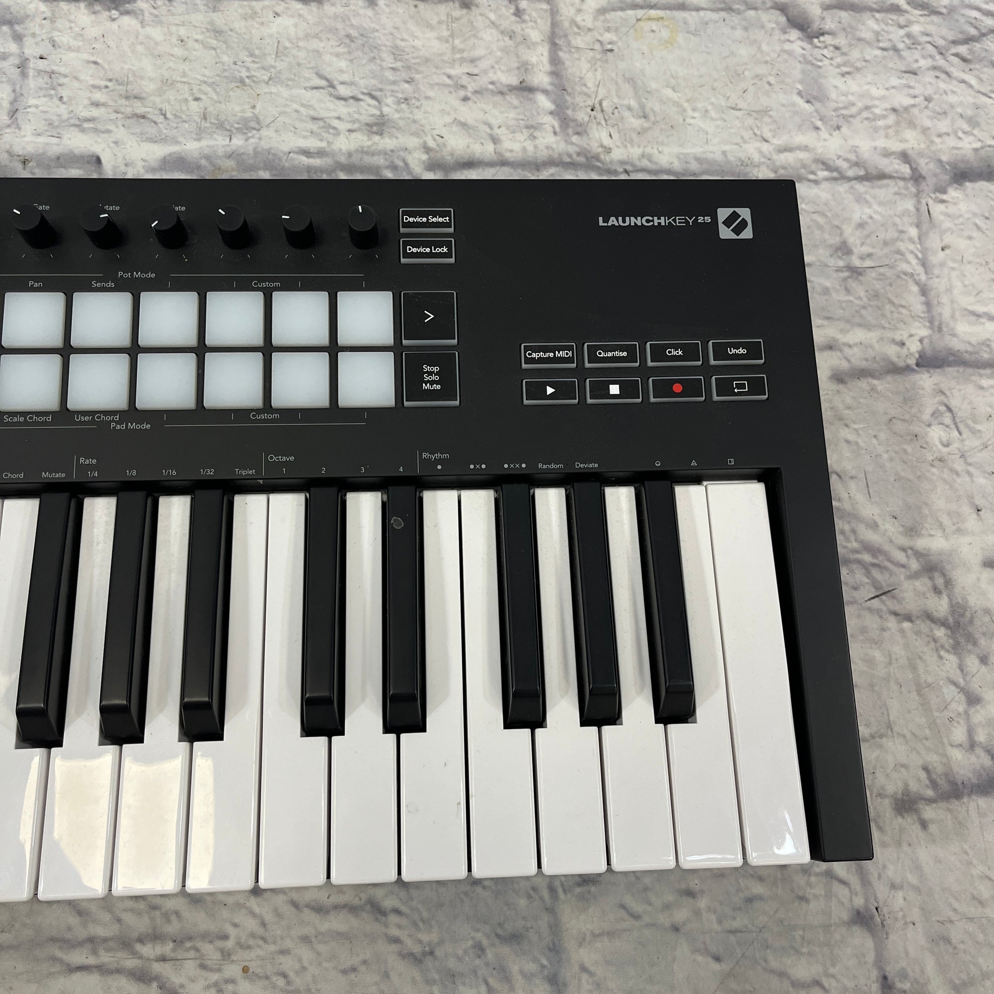 Novation Launchkey 25 mk3 Controller