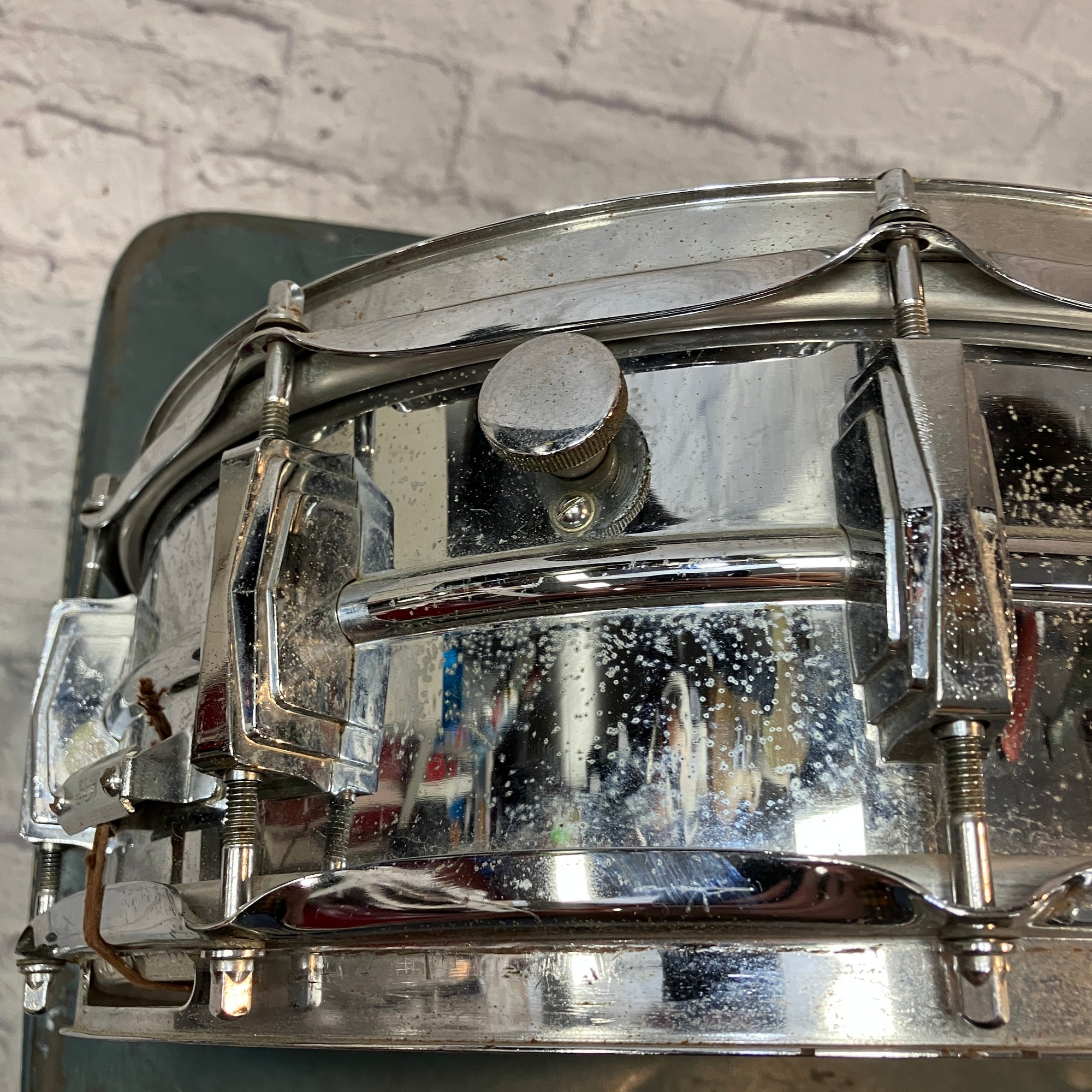 Vintage Ludwig Chrome Snare (With case and Accessories)