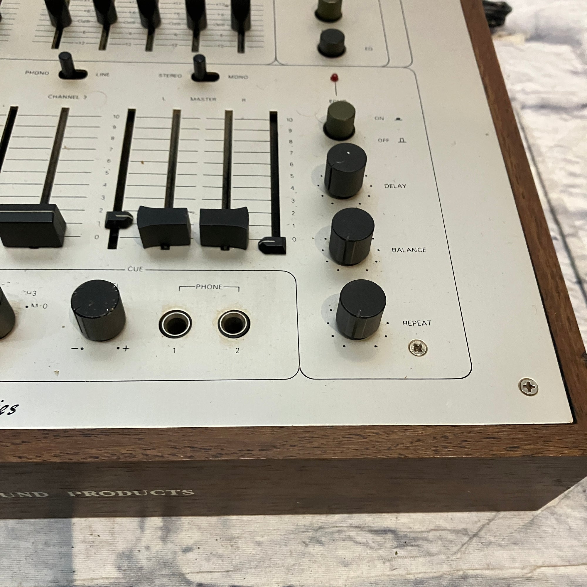 Gemini MX-9900 Stereo Equalizer Mixer with Echo