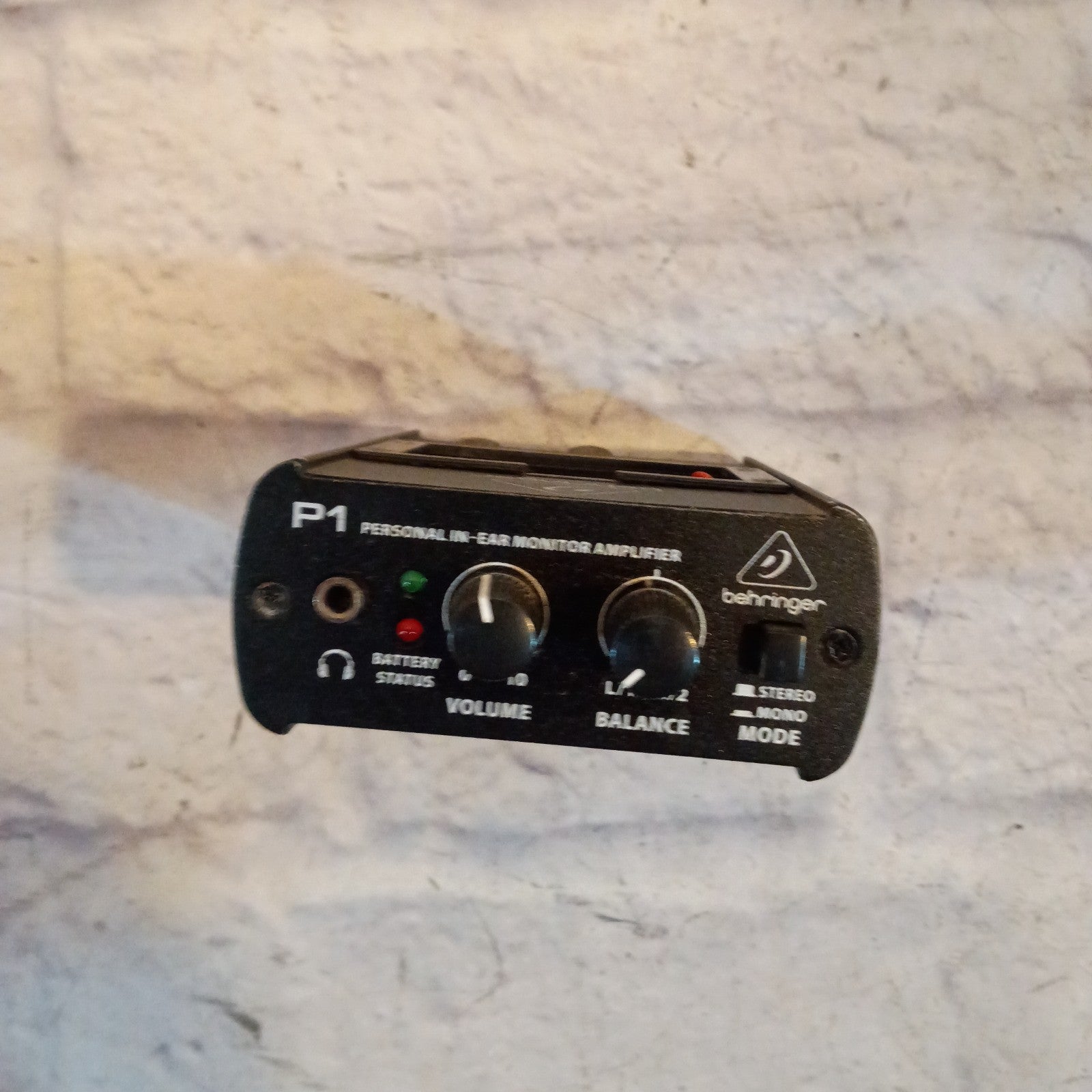 Behringer P1 Headphone Amp
