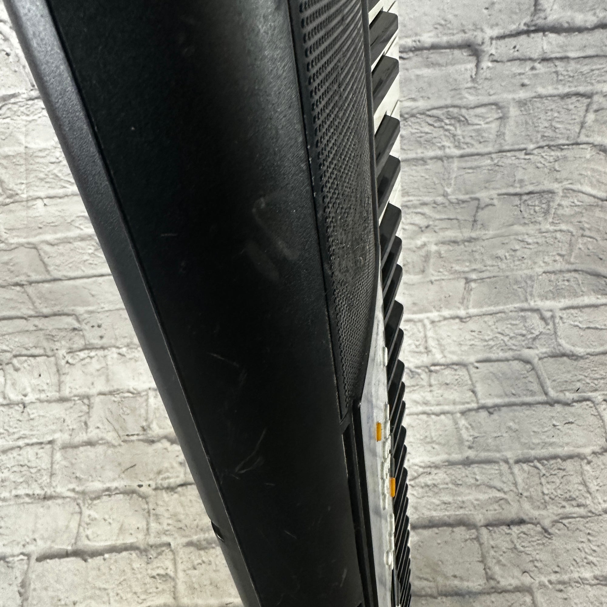 Yamaha YPT-200 61-Key Electronic Keyboard