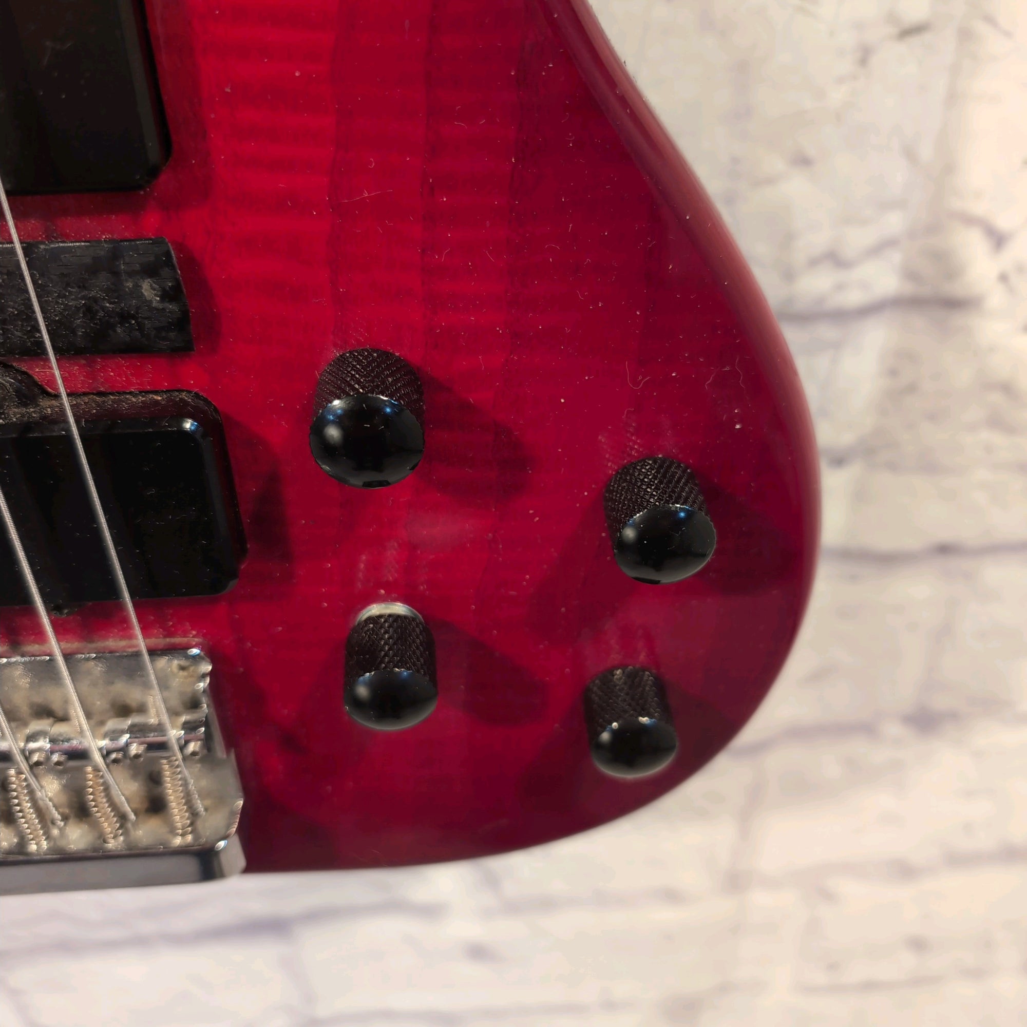 Washburn XB600 Bantam Series 6 String Bass Guitar Trans Red