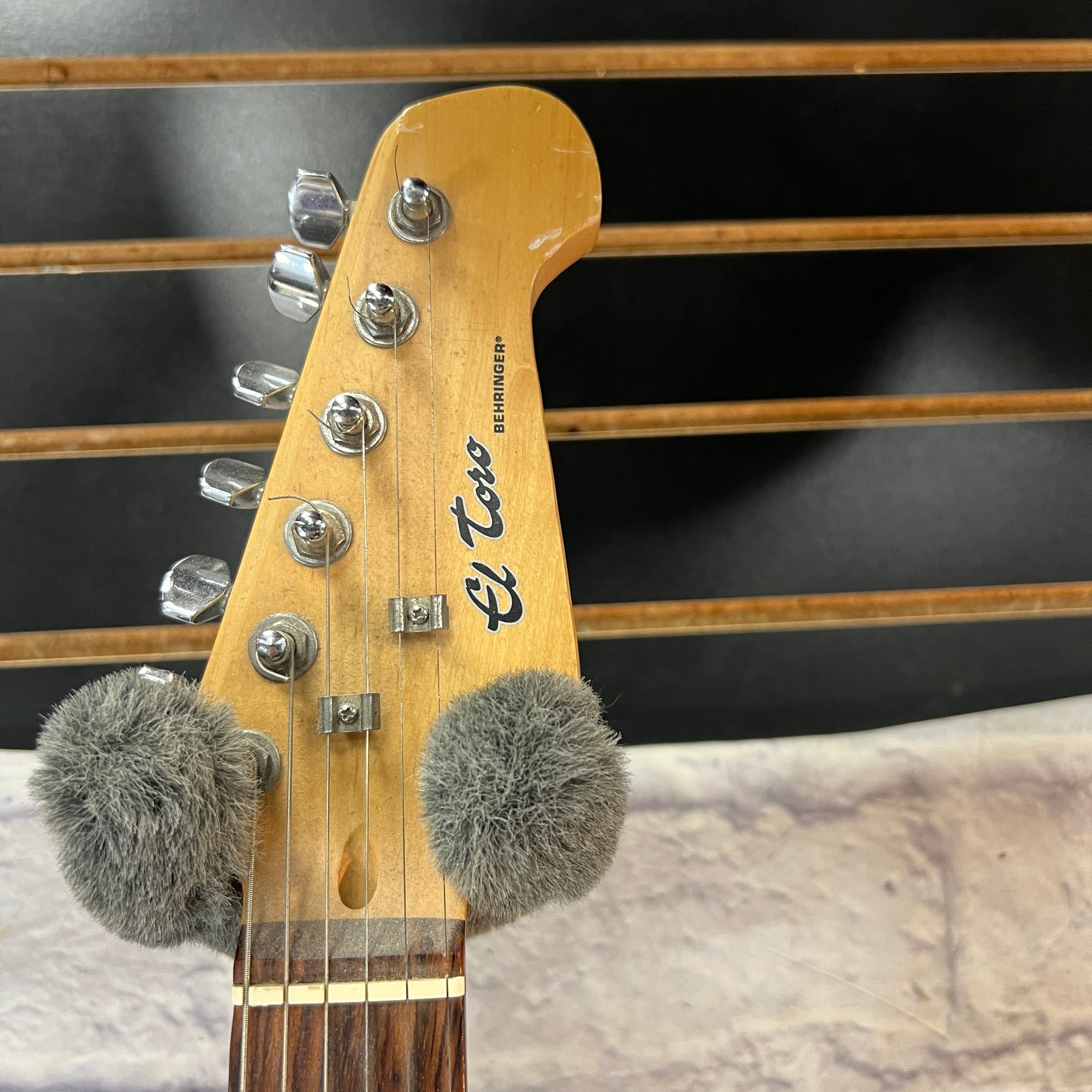 Behringer El Toro Strat Style Black