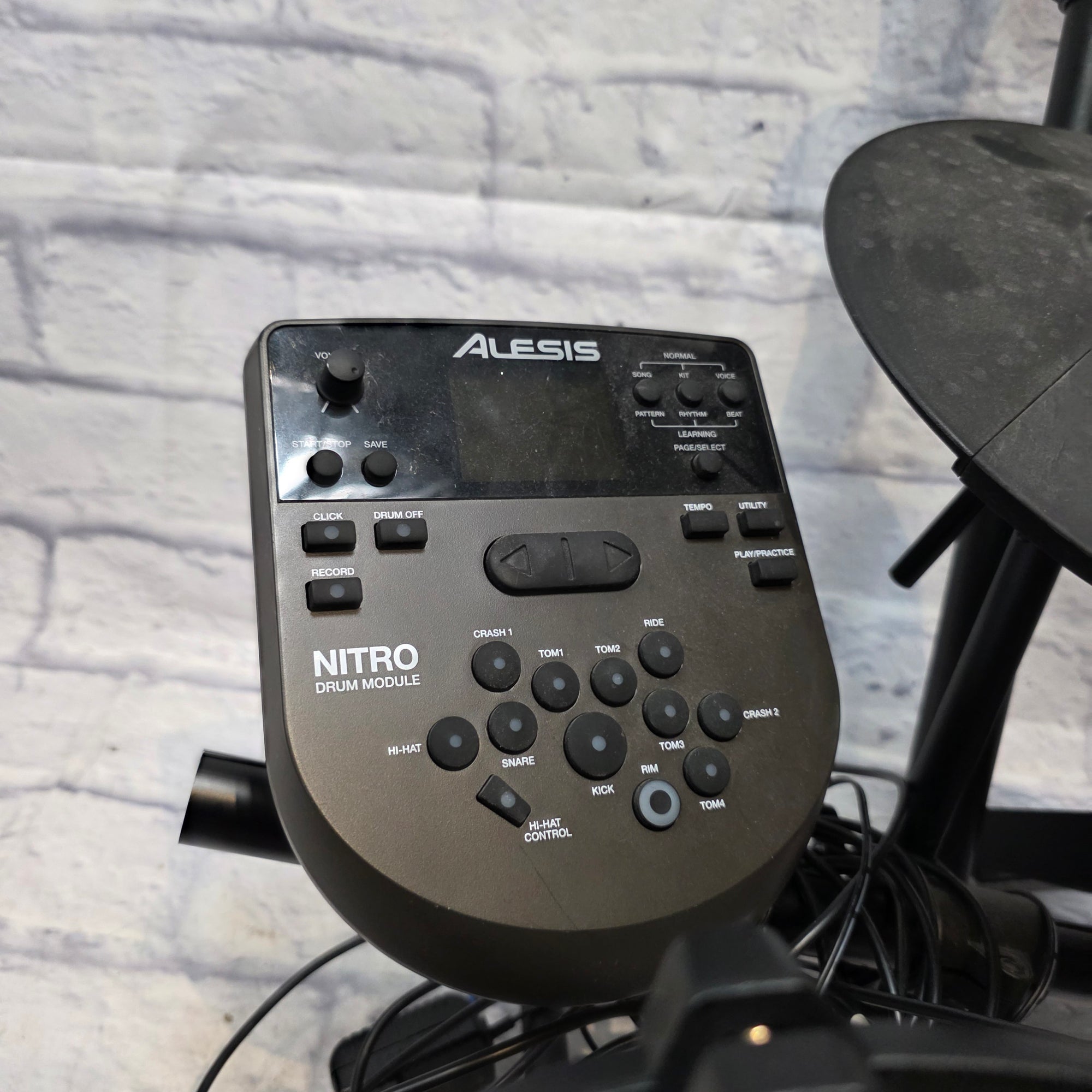 Alesis Nitro Mesh Kit Electronic Drum Set 2010s - Black Electric Drum Kit