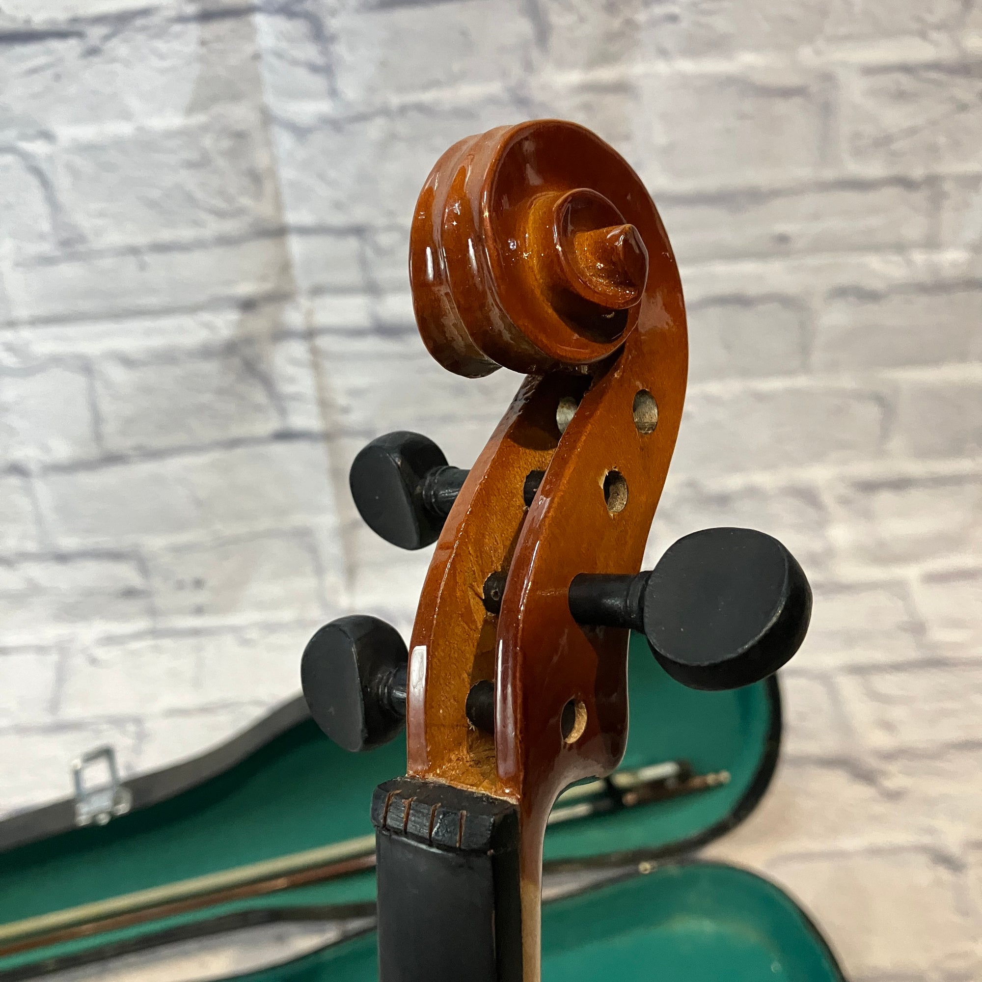 B&J Music Corelli Violin Full Size 4/4 with Bow and Case