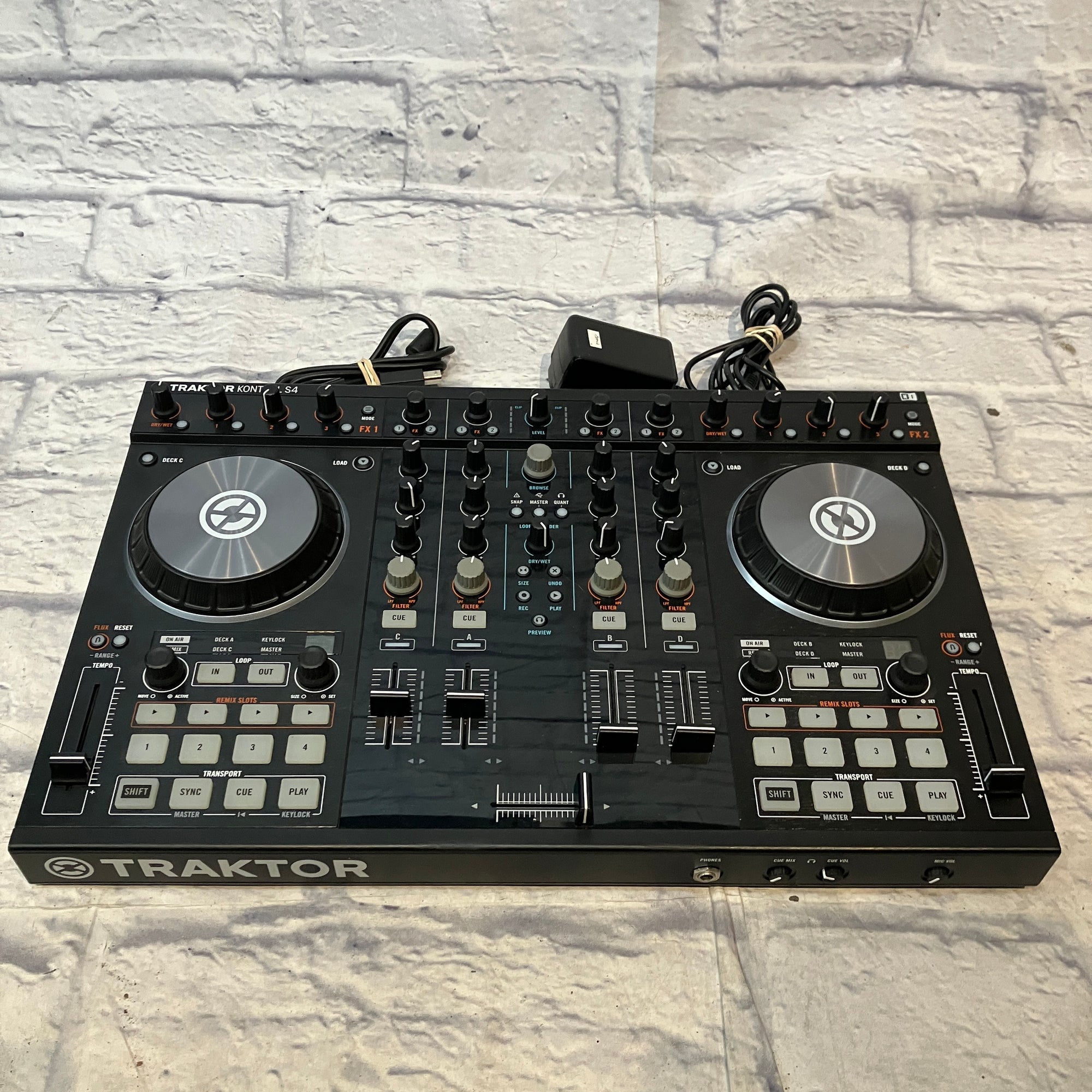 Native Instruments Traktor Kontrol S4 MK2