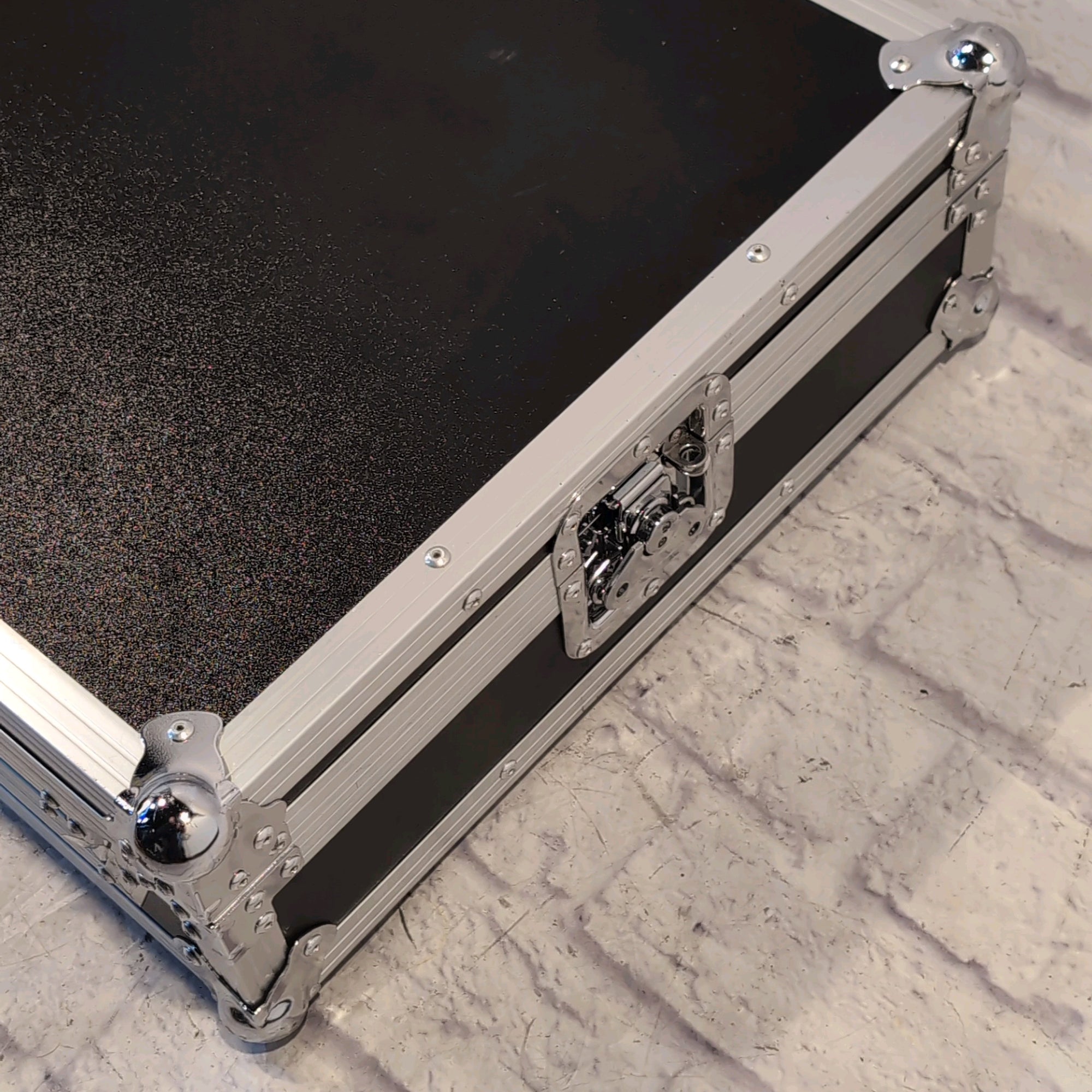 Odyssey Mixer Case 19" x 17" x 4" Interior