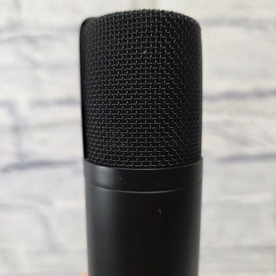 Focusrite Scarlett CM25 Condenser With Windscreen, Case, and Clip Microphone