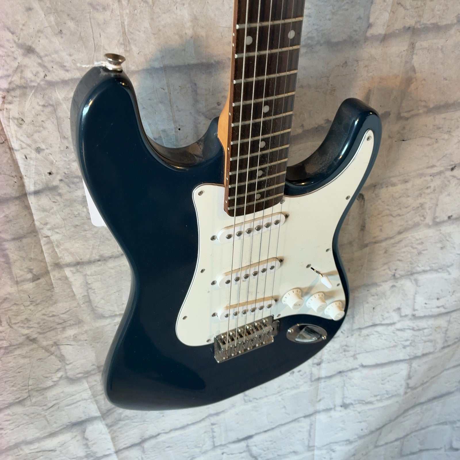 Rogue ST-3 Electric Guitar
