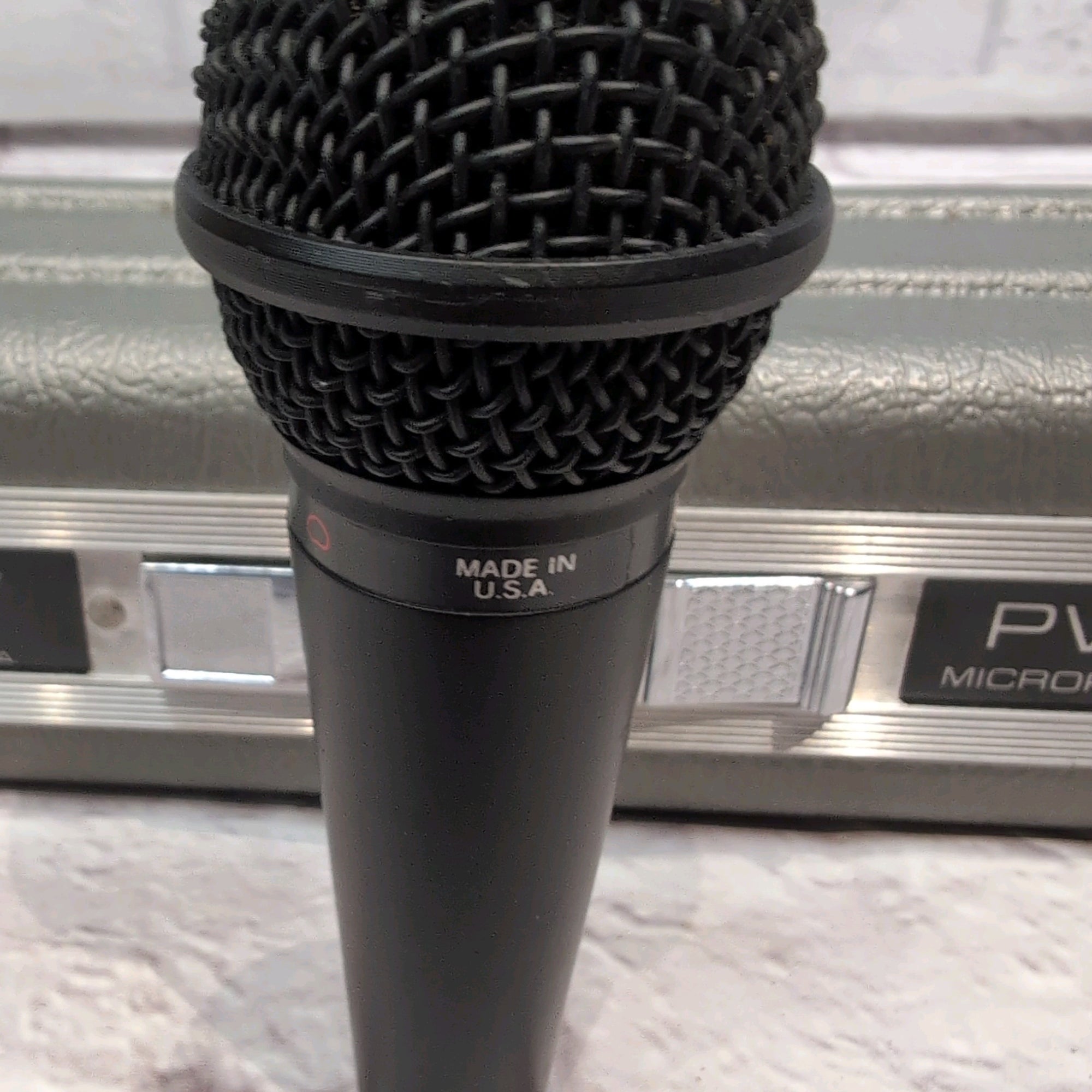 Peavey PVM380 Cardioid Dynamic Vocal Mic w/ Case