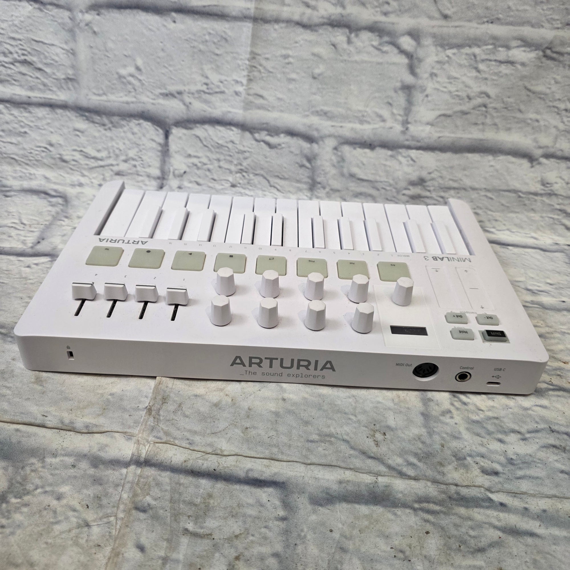 Arturia Minilab 3 White Controllers