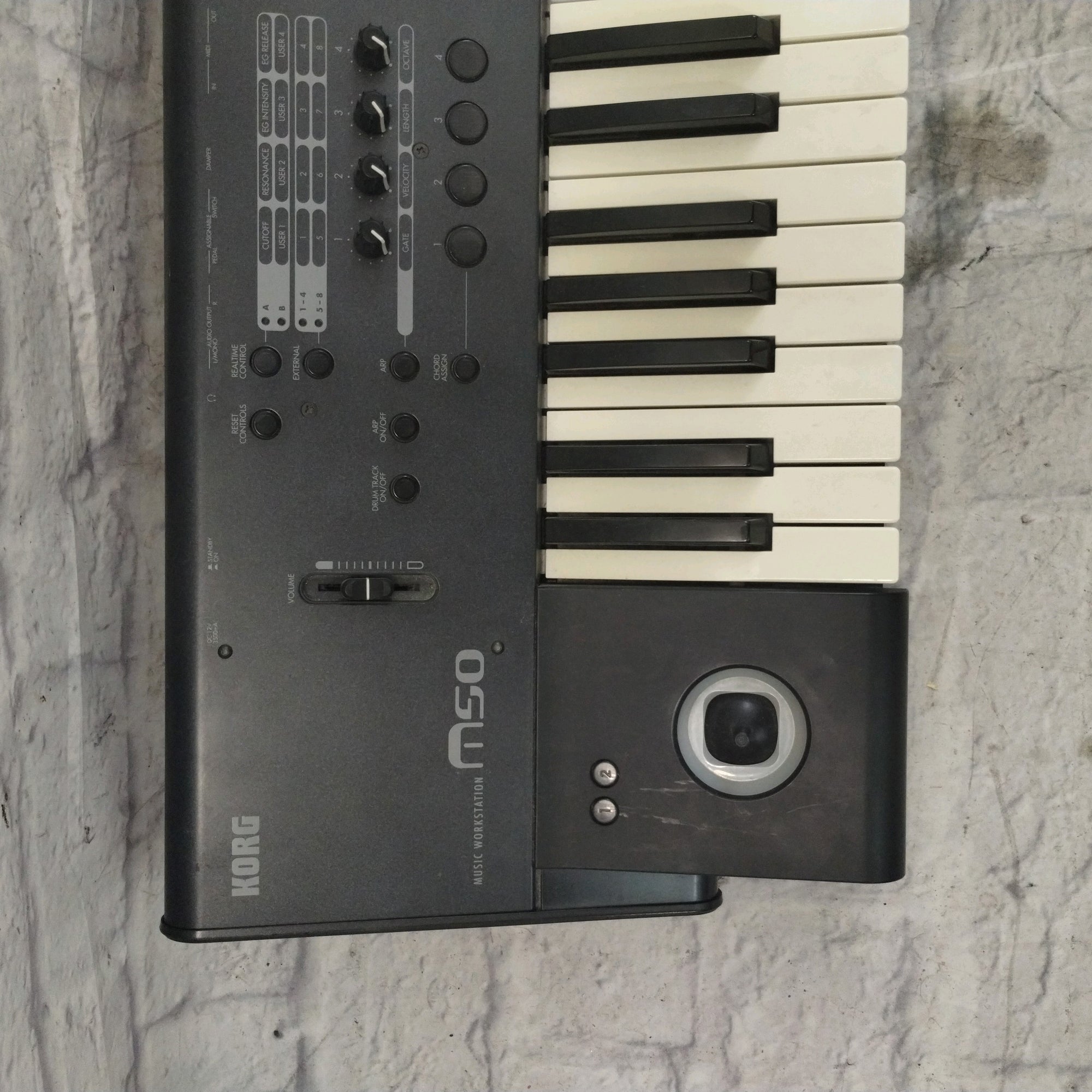 Korg M50 (Semi-weighted) "256 MB ROM" Workstation