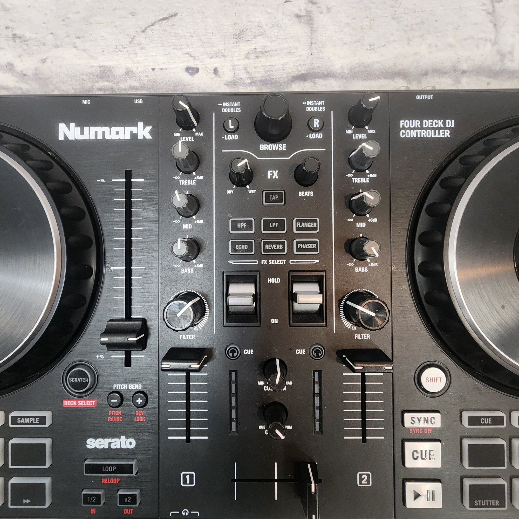 Numark Mixtrack Platinum FX DJ Controller