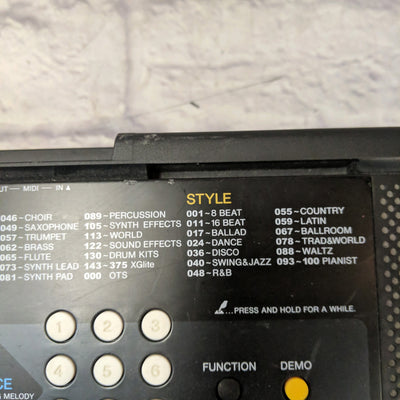 Yamaha YPT-220 61-Key Electronic Keyboard