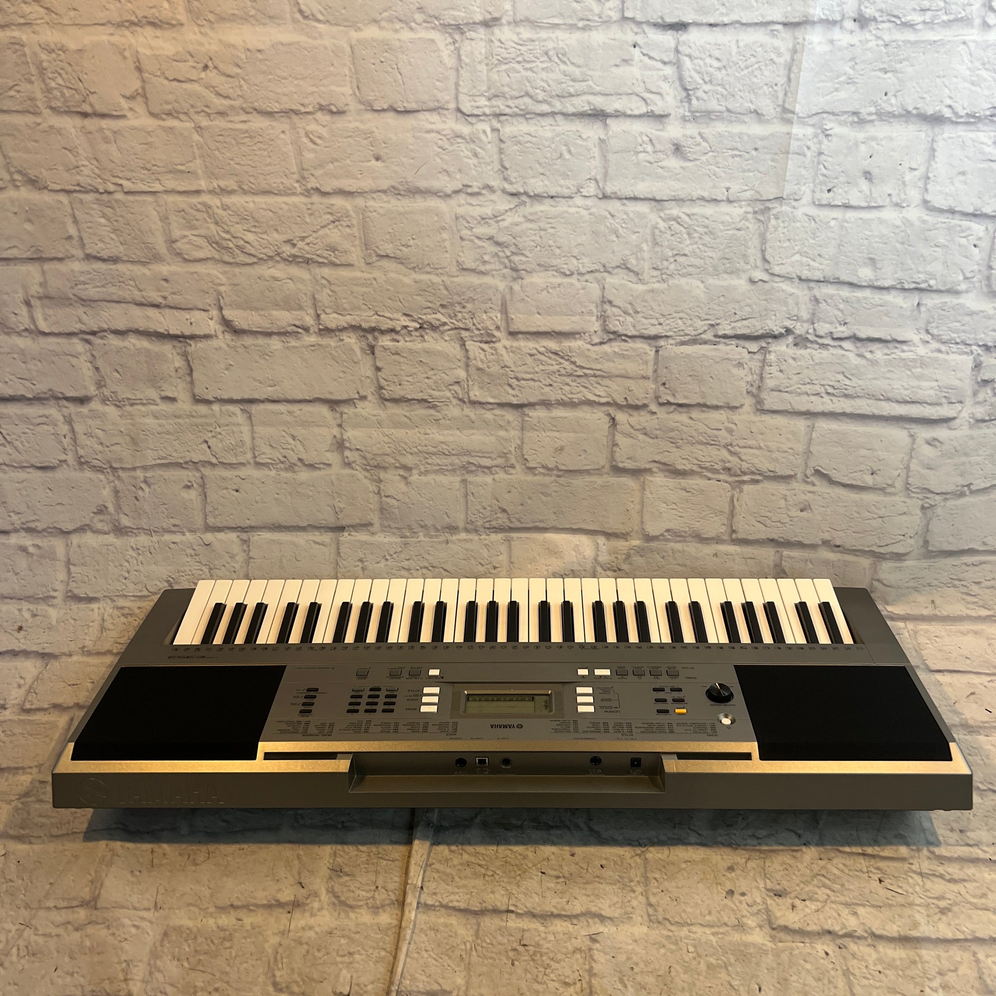 Yamaha PSR-E353 61-Key Electronic Keyboard