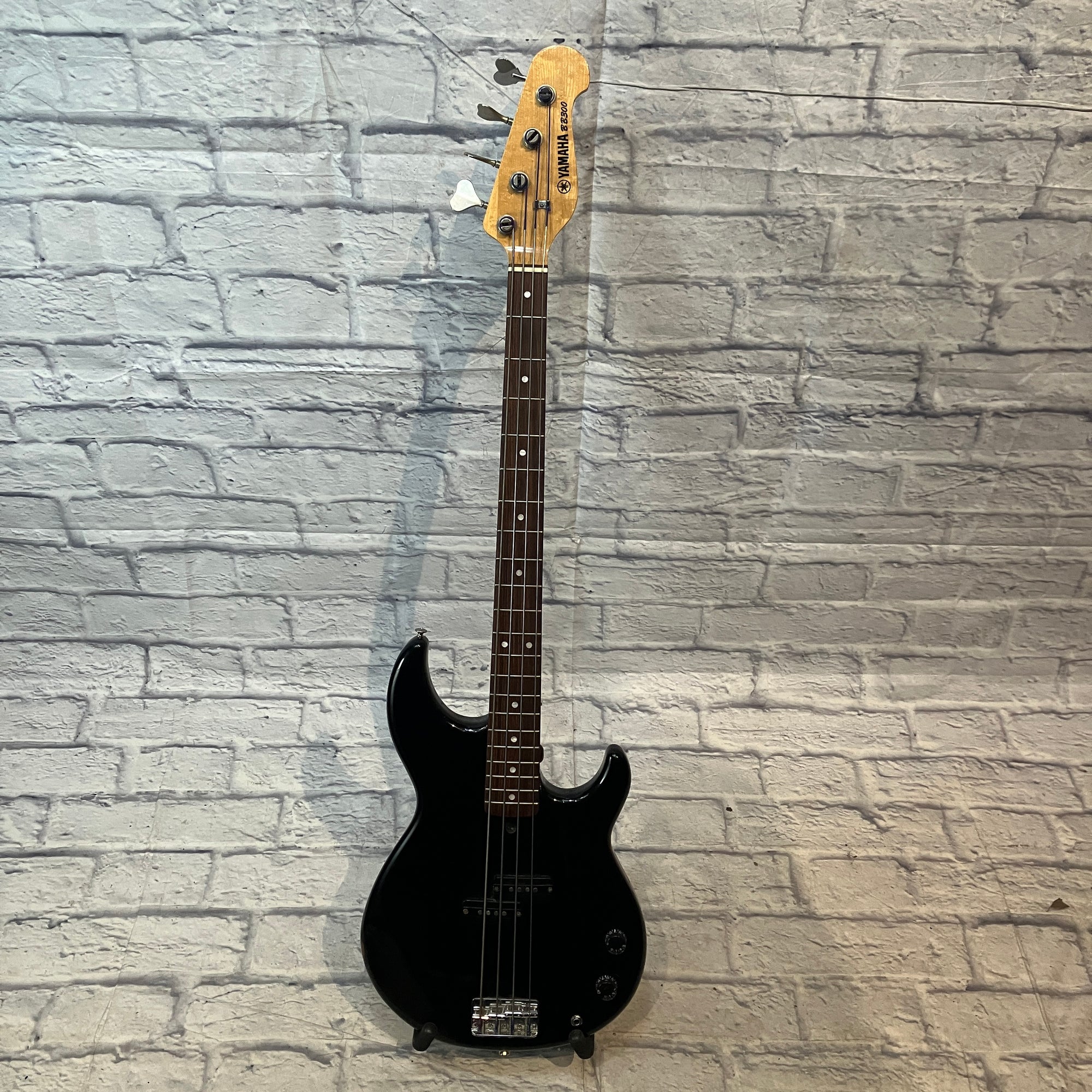 Yamaha BB 300 Bass Guitar W/Case