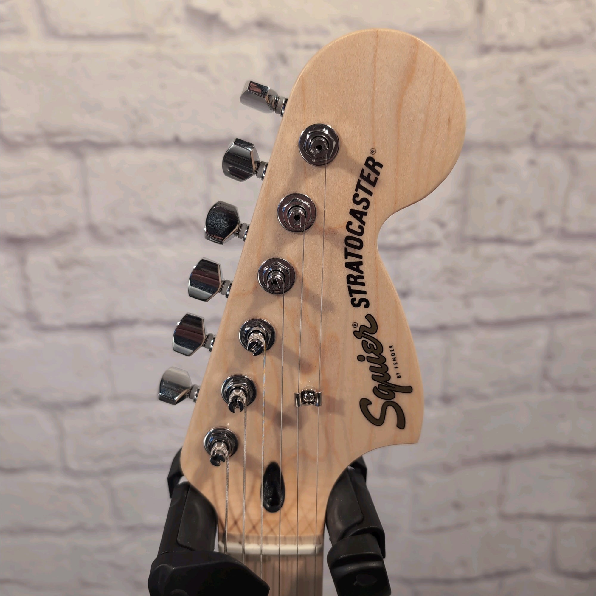 Squier Affinity Series Stratocaster Electric Guitar - Olympic White with Maple Fingerboard