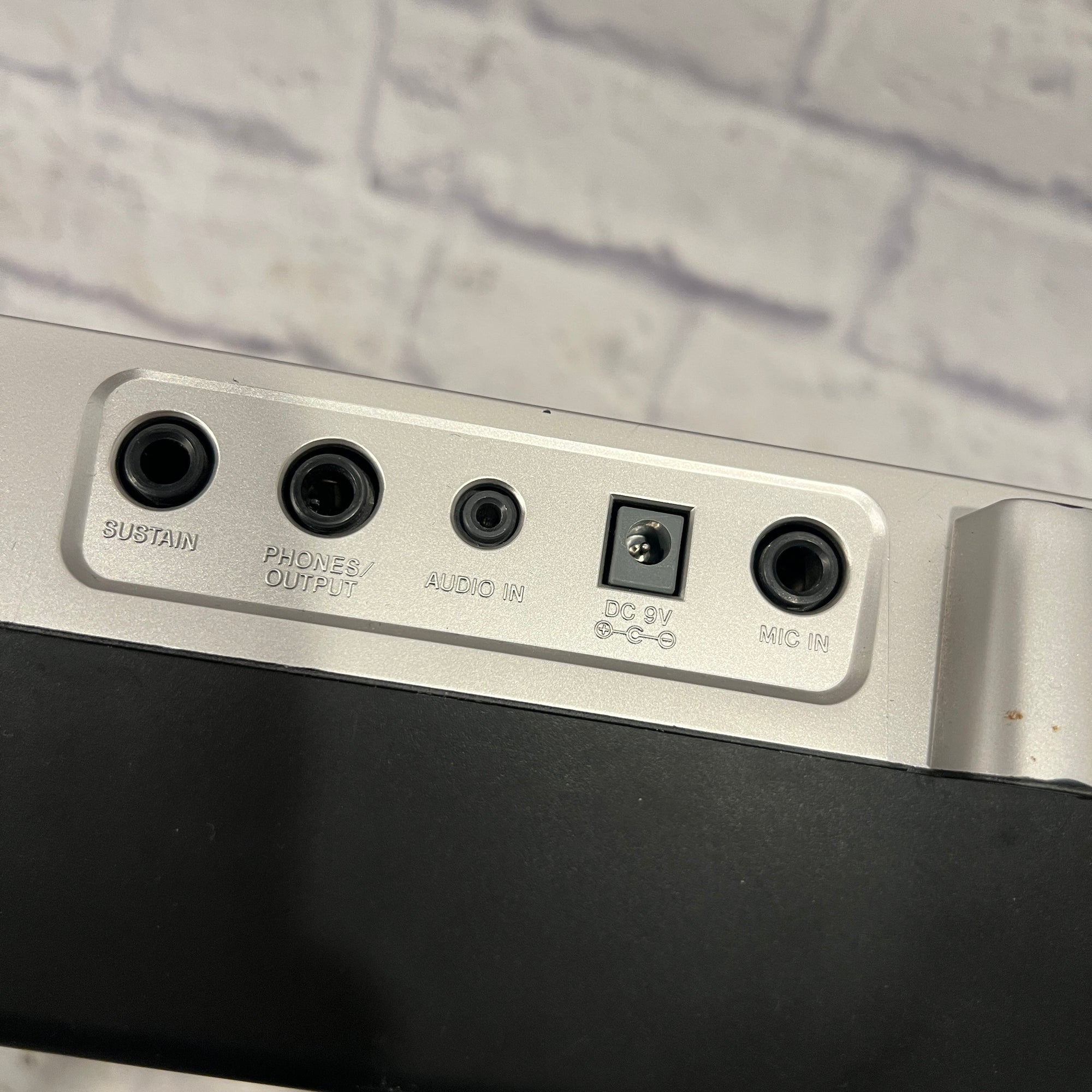 Casio LK-220 61-Key Electronic Keyboard with Lighted Keys