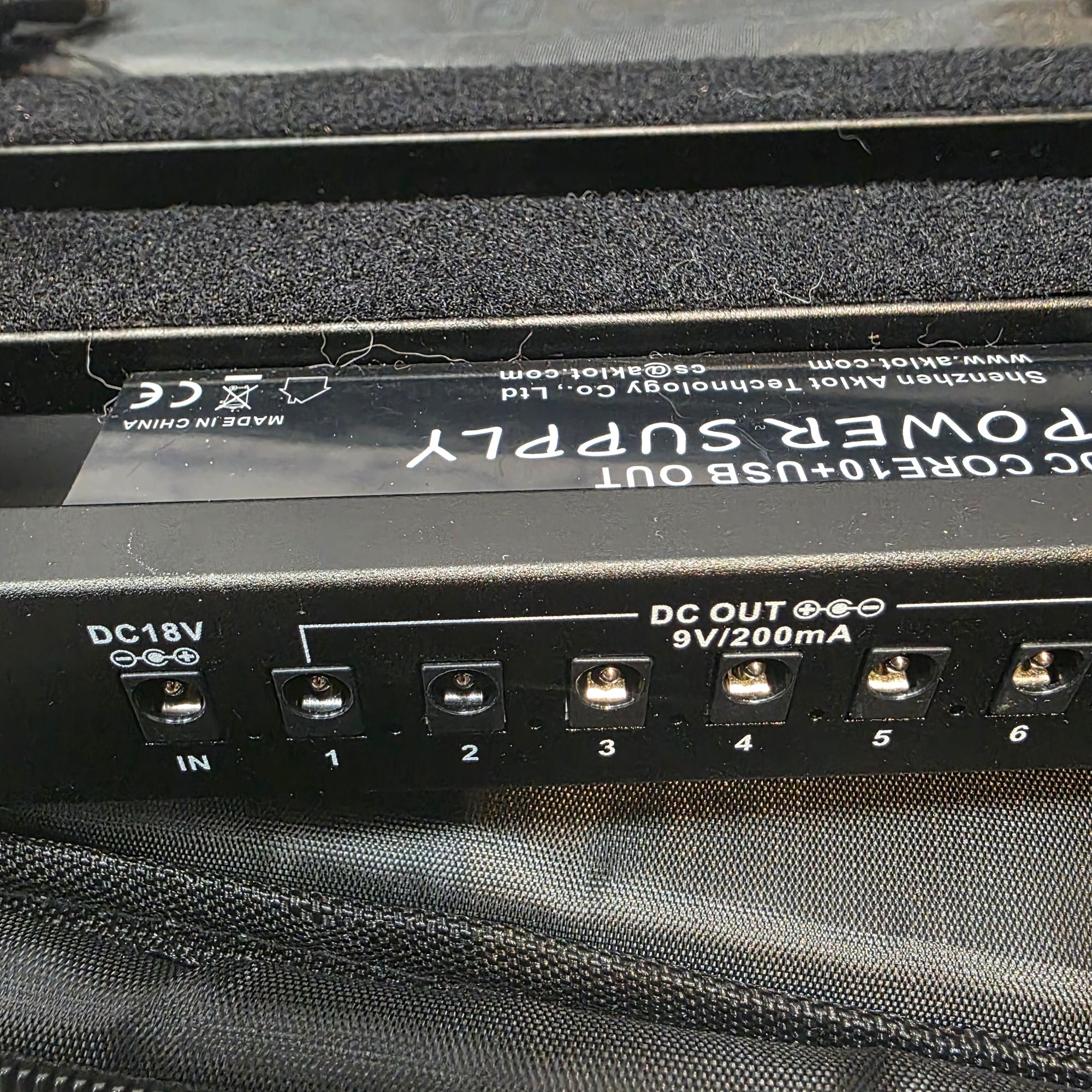 Aklot APB-03 Pedalboard 19" x 5" w/ Power Supply and 9v Cables