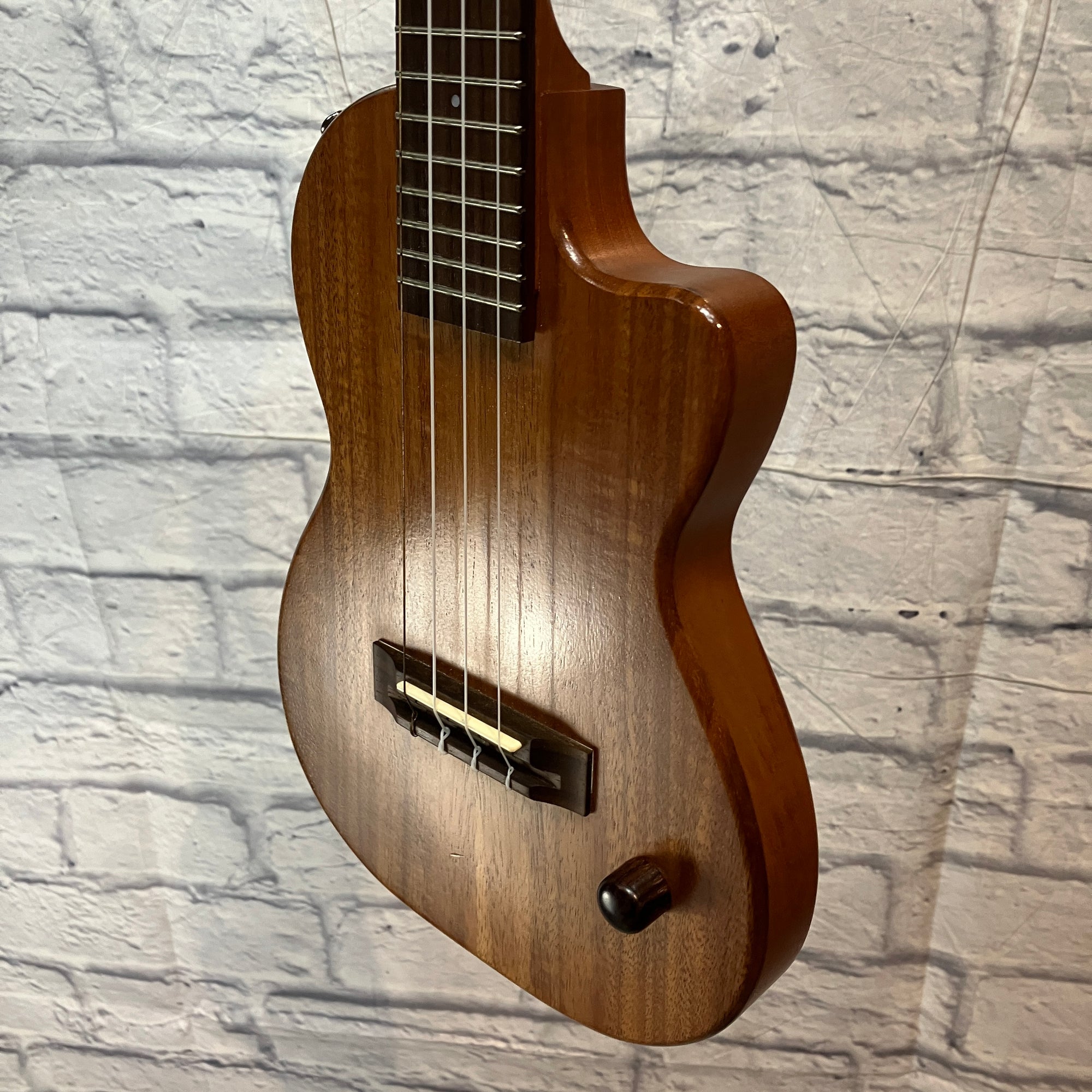 Ko'olau CE1 Electric Ukulele w/ case