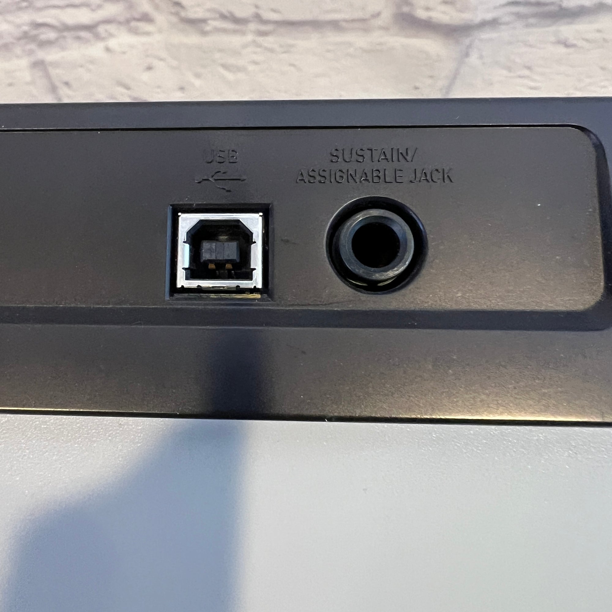 Casio WK-220 61-Key Electronic Keyboard / Organ