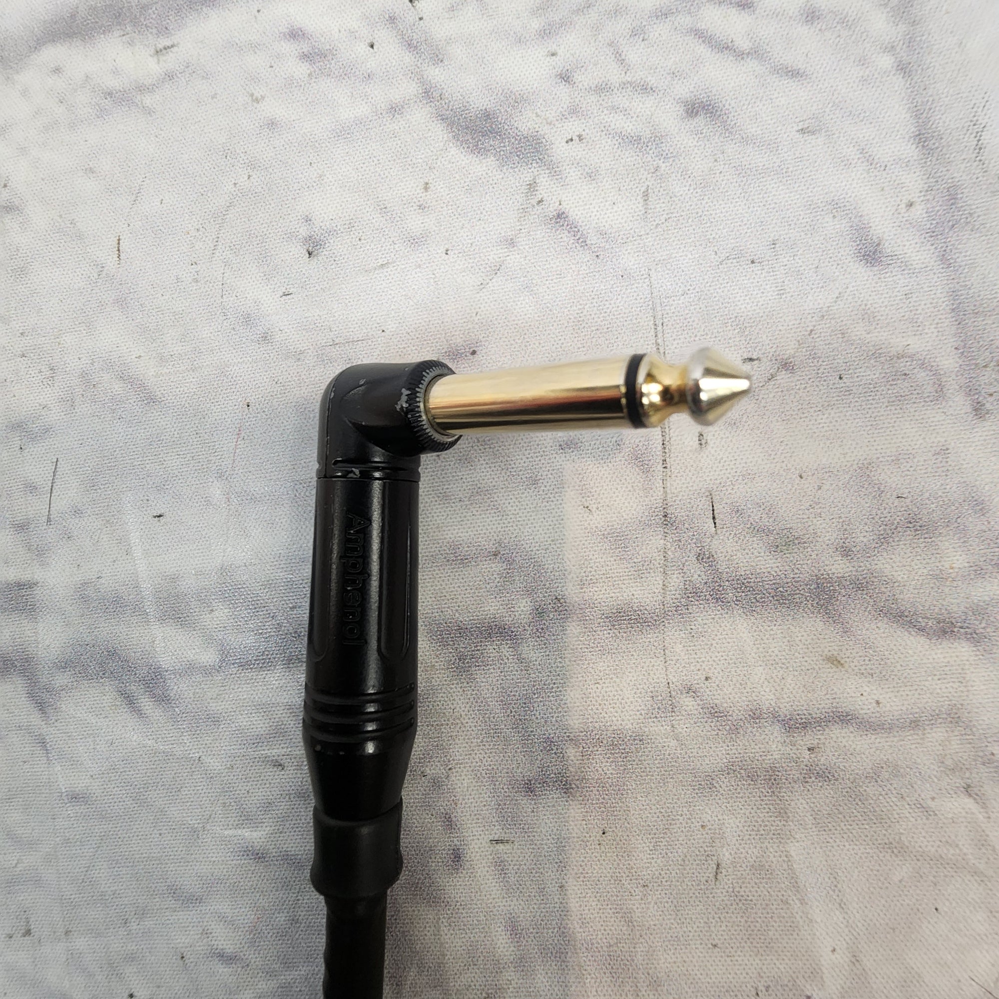 Mogami 10 Inch Patch Cable with Right Angle Ends
