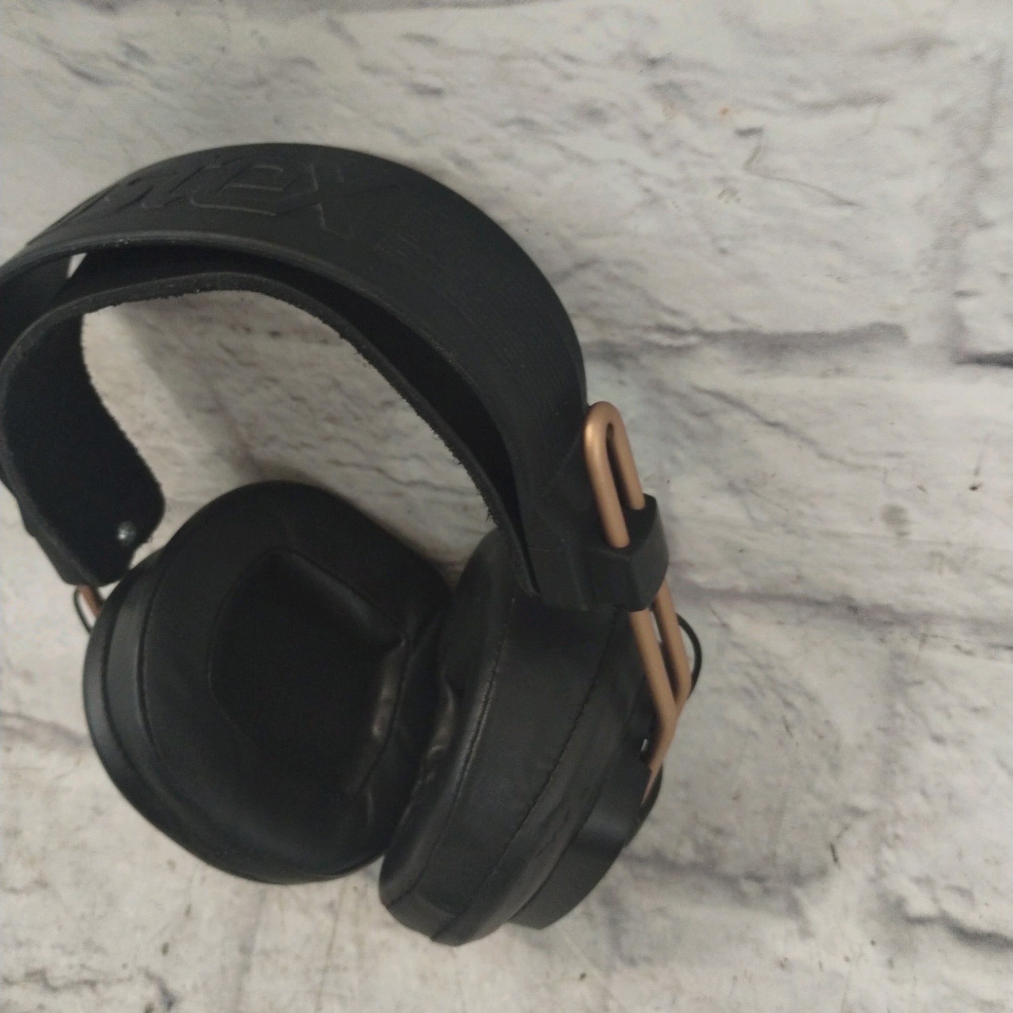 Mr Speakers Mad Dog V3 headphones