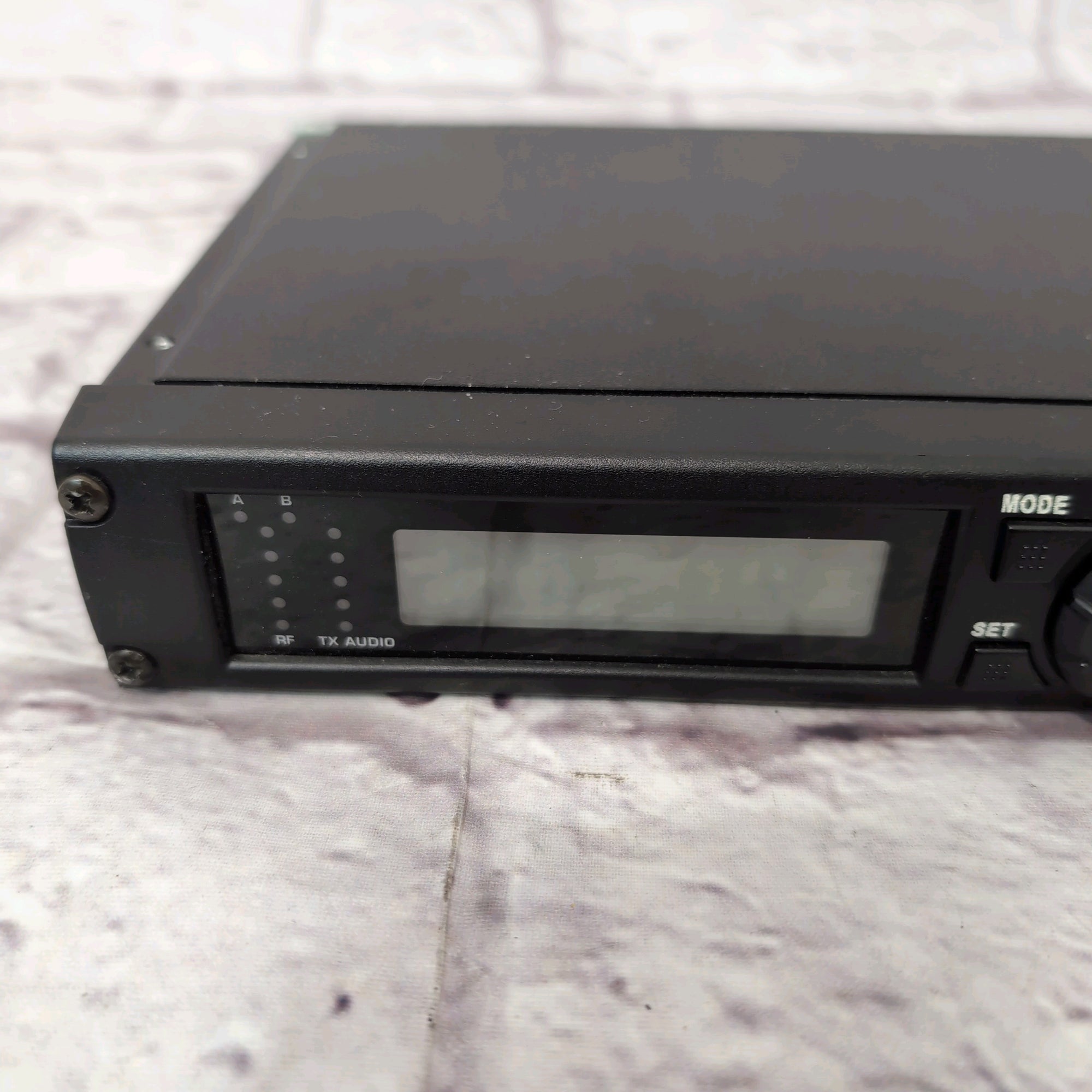 Shure ULXP4 Wireless Receiver 554-590MHz J1