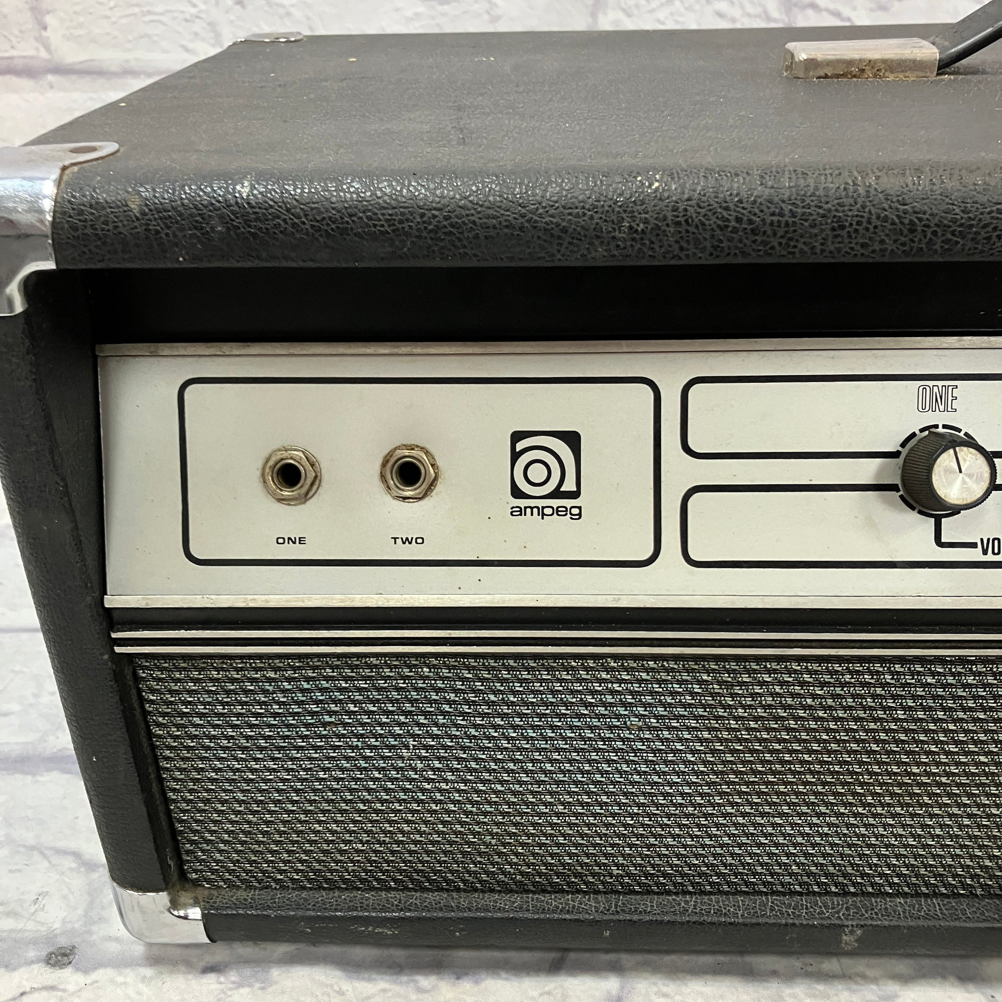 Ampeg V4B Tube Bass Head (Recently Serviced)