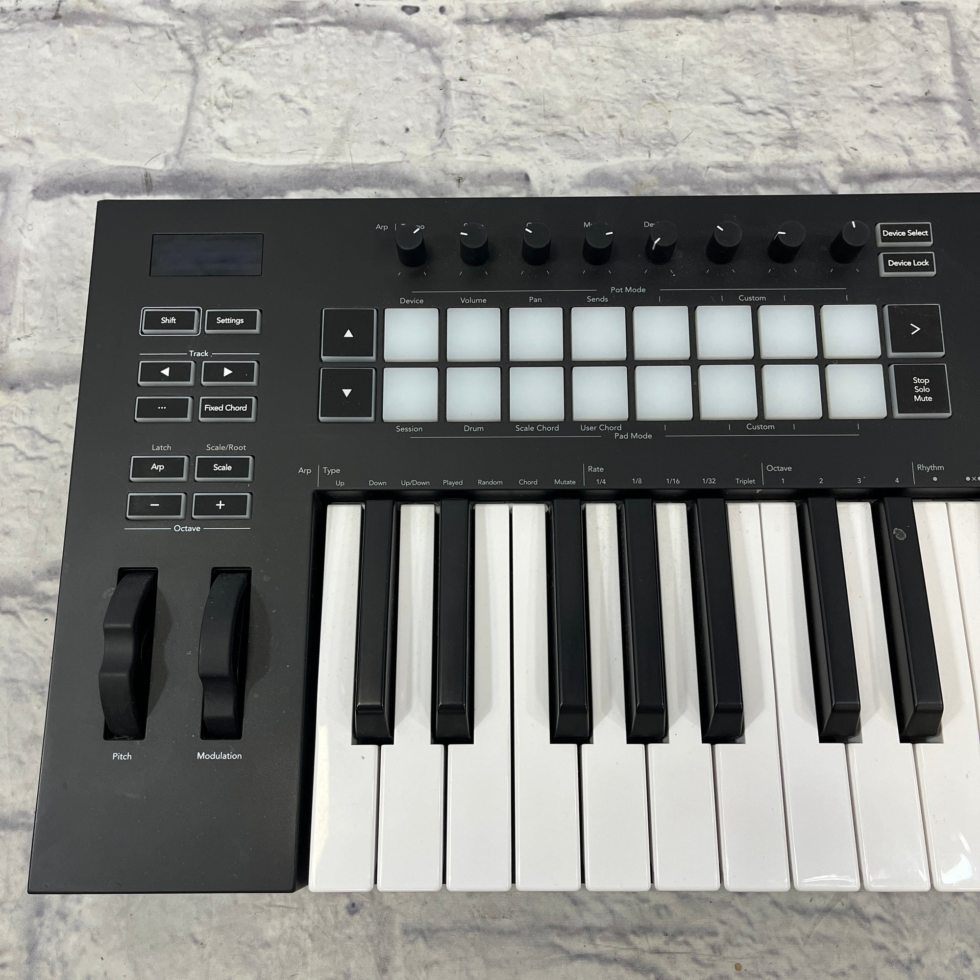 Novation Launchkey 25 mk3 Controller