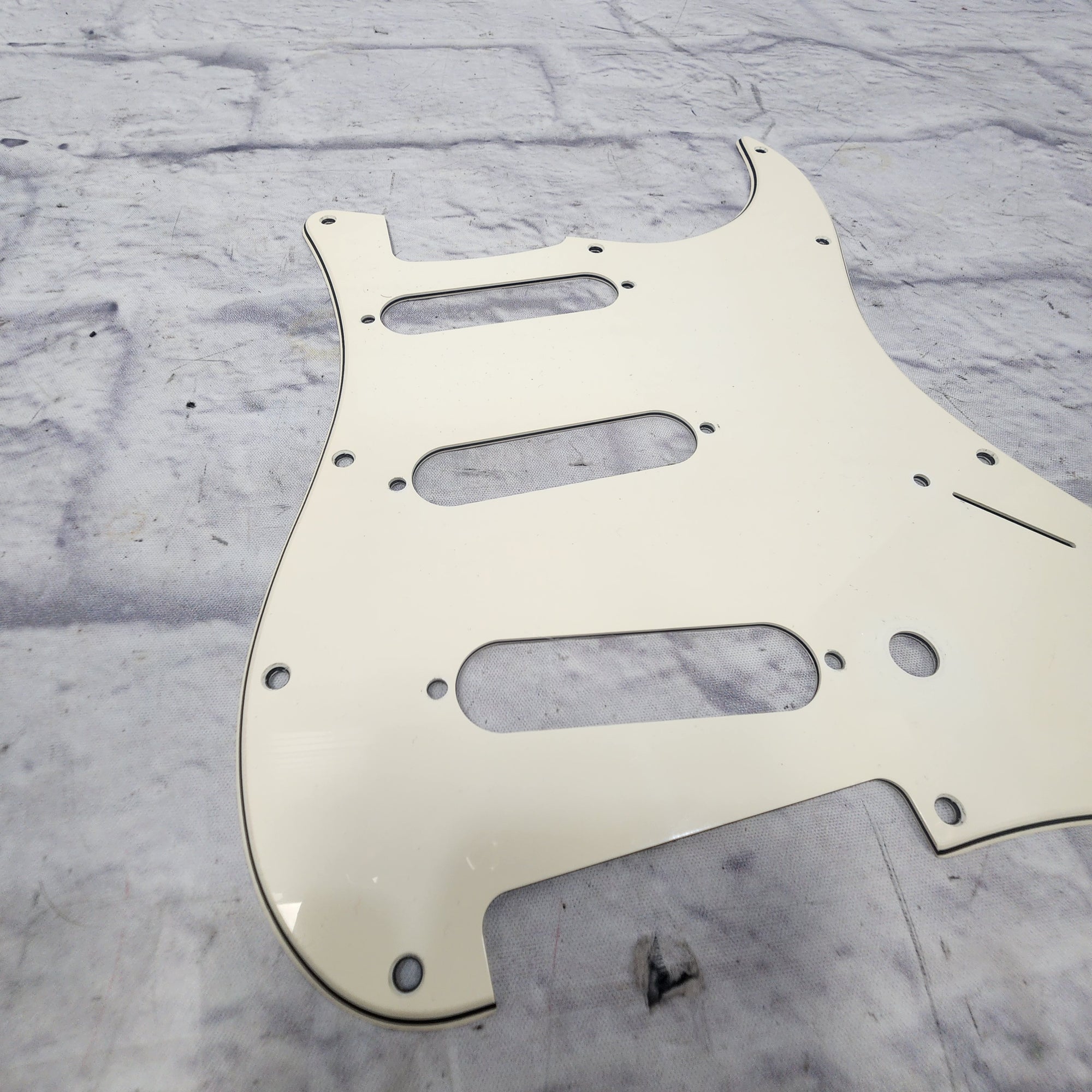 Unknown Stratocaster Pickguard Parchment-Black-Parchment