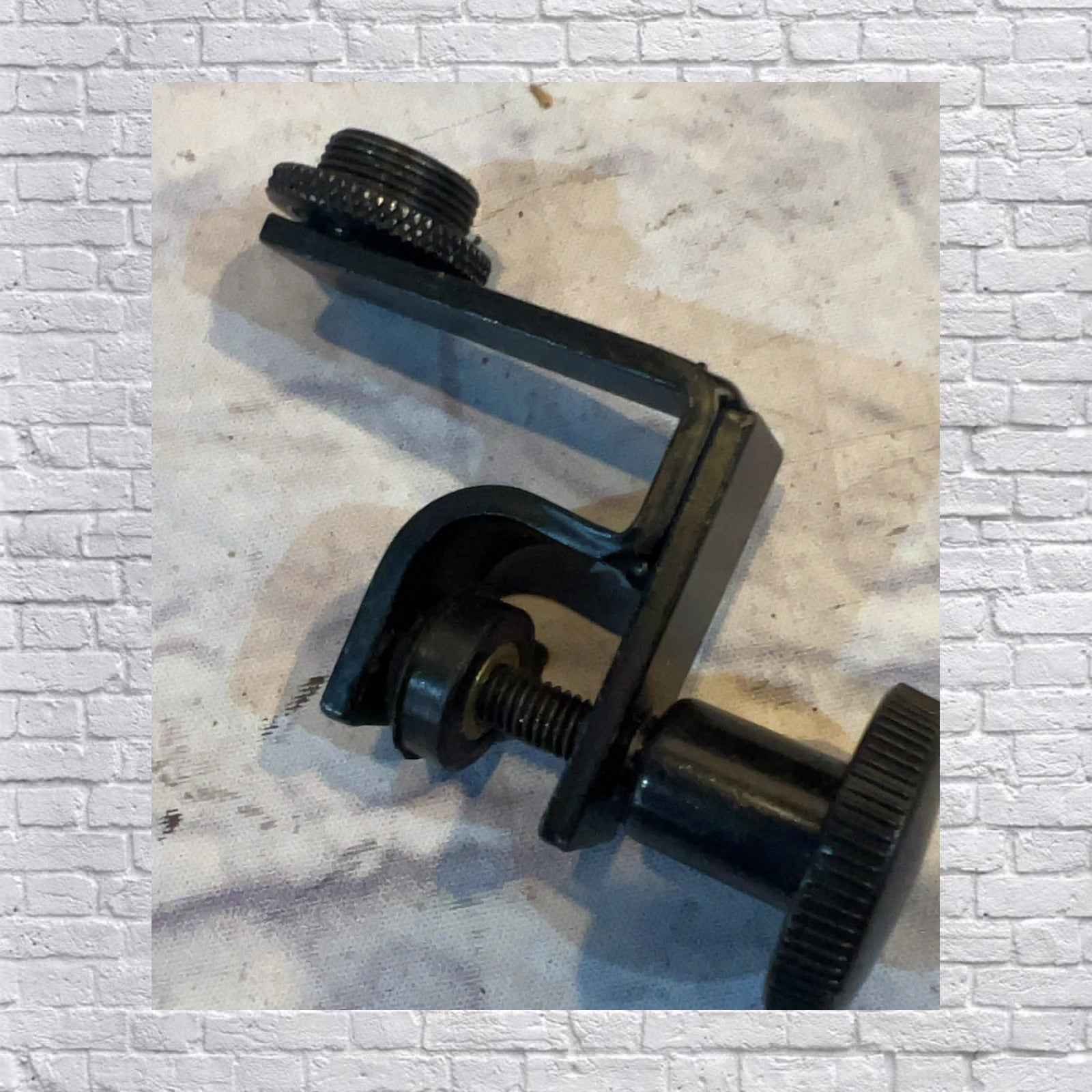 Unknown Pair of Drum Mic Mounting Clips