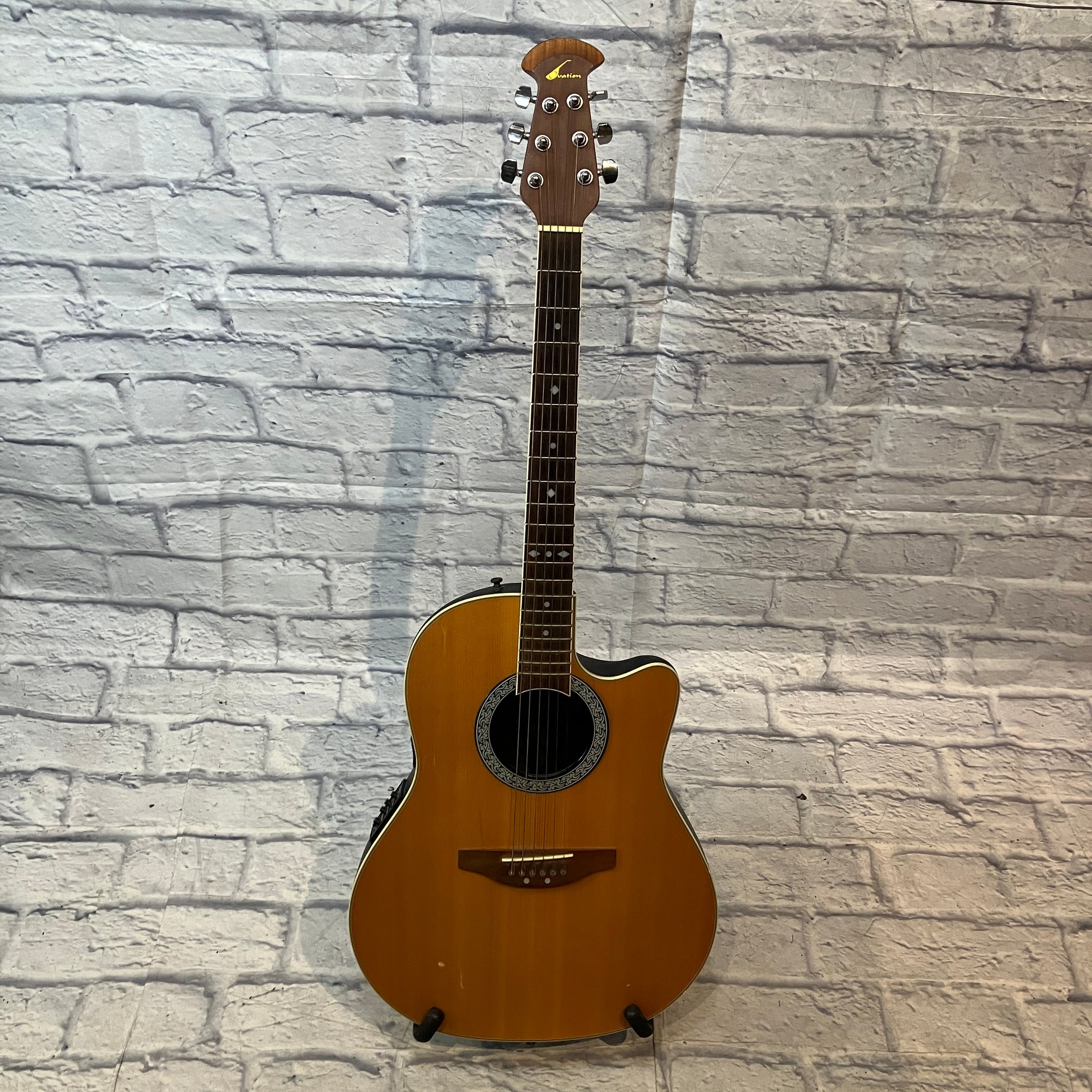 Ovation Celebrity CC057 Acoustic Guitar