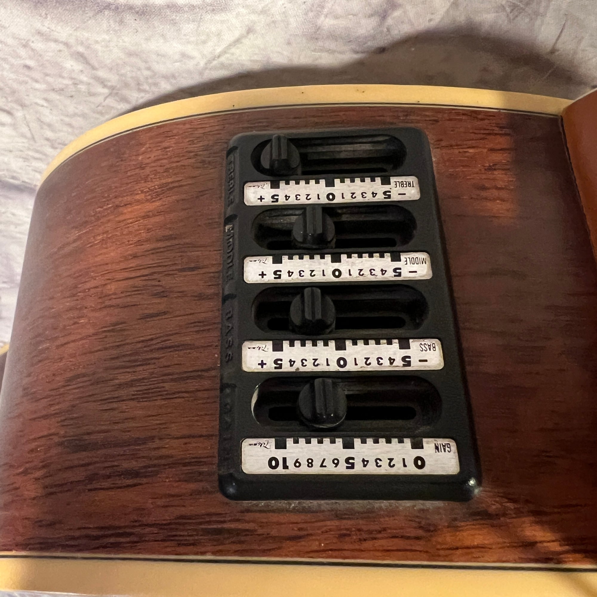 Jasmine ES100C-4 Acoustic Bass