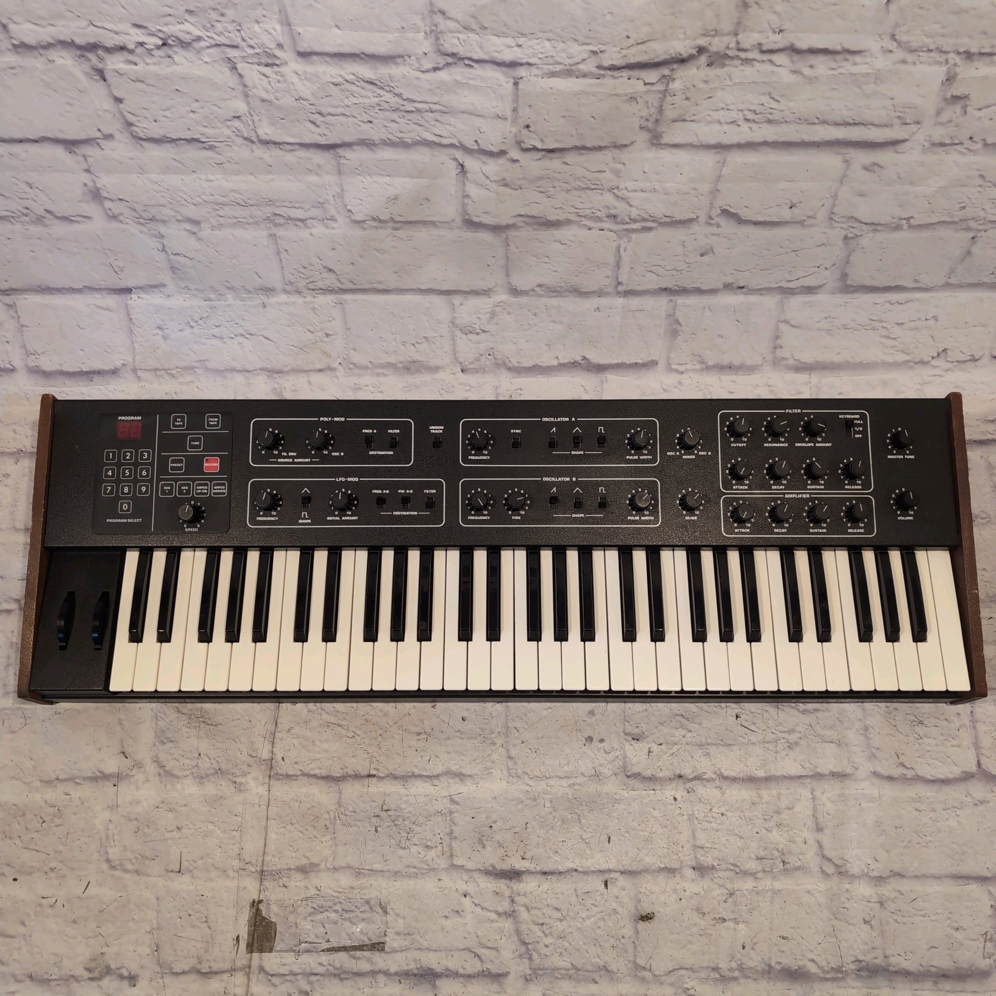 Sequential Circuits Prophet 600 Analog Synth w/ Gigskinz Case