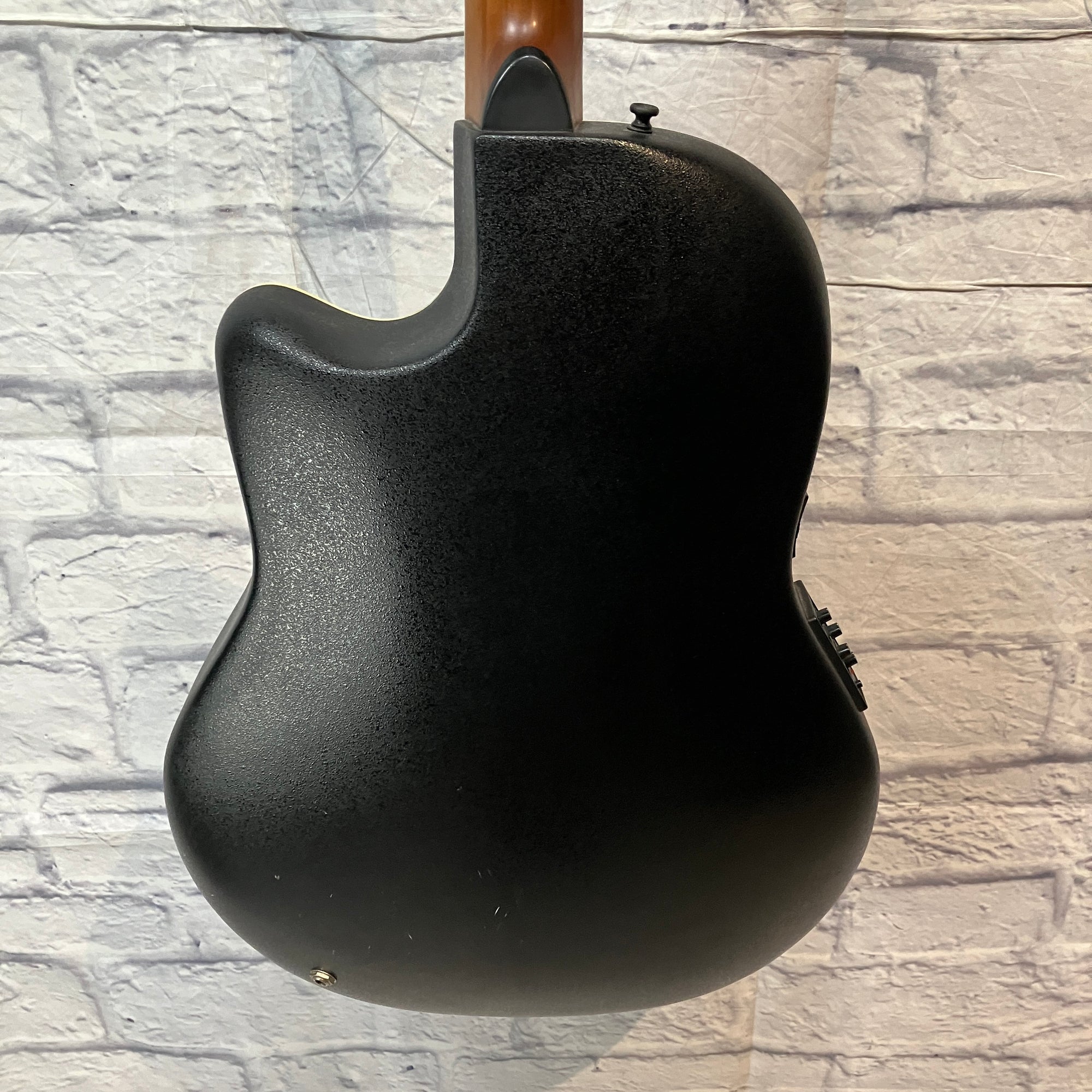 Ovation Celebrity CC057 Acoustic Guitar