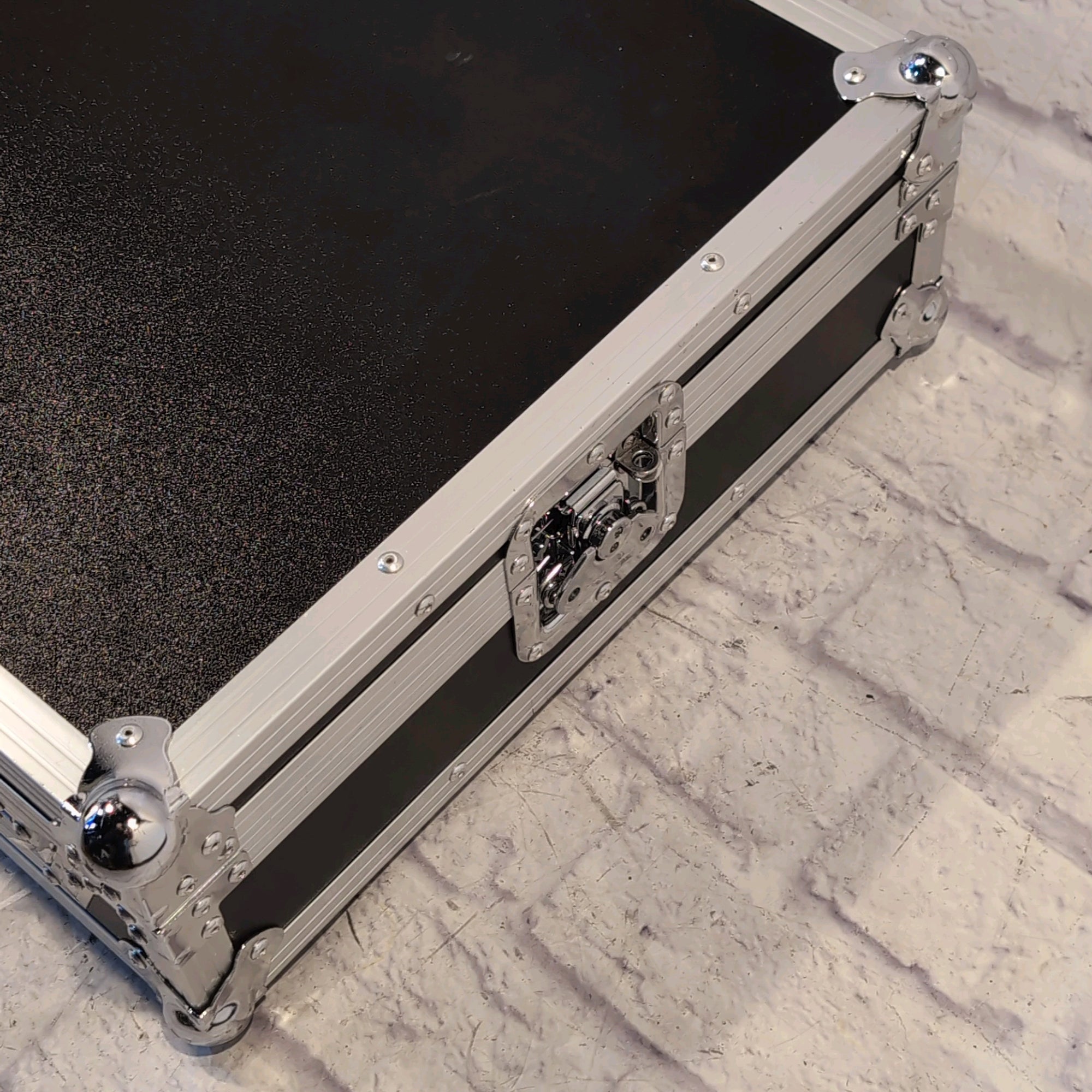 Odyssey Mixer Case 19" x 17" x 4" Interior