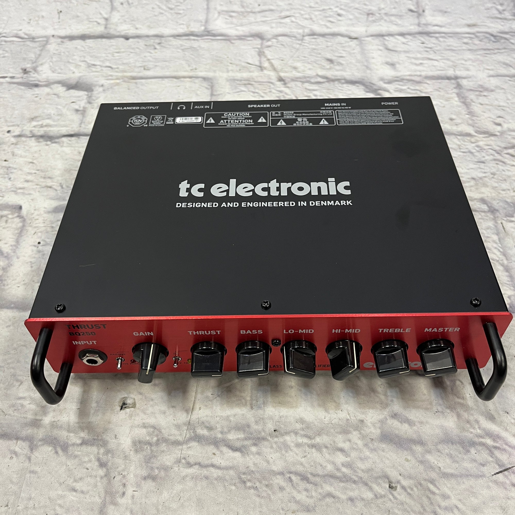 TC Electronic BQ250 Thrust Bass Head with Gator Bag