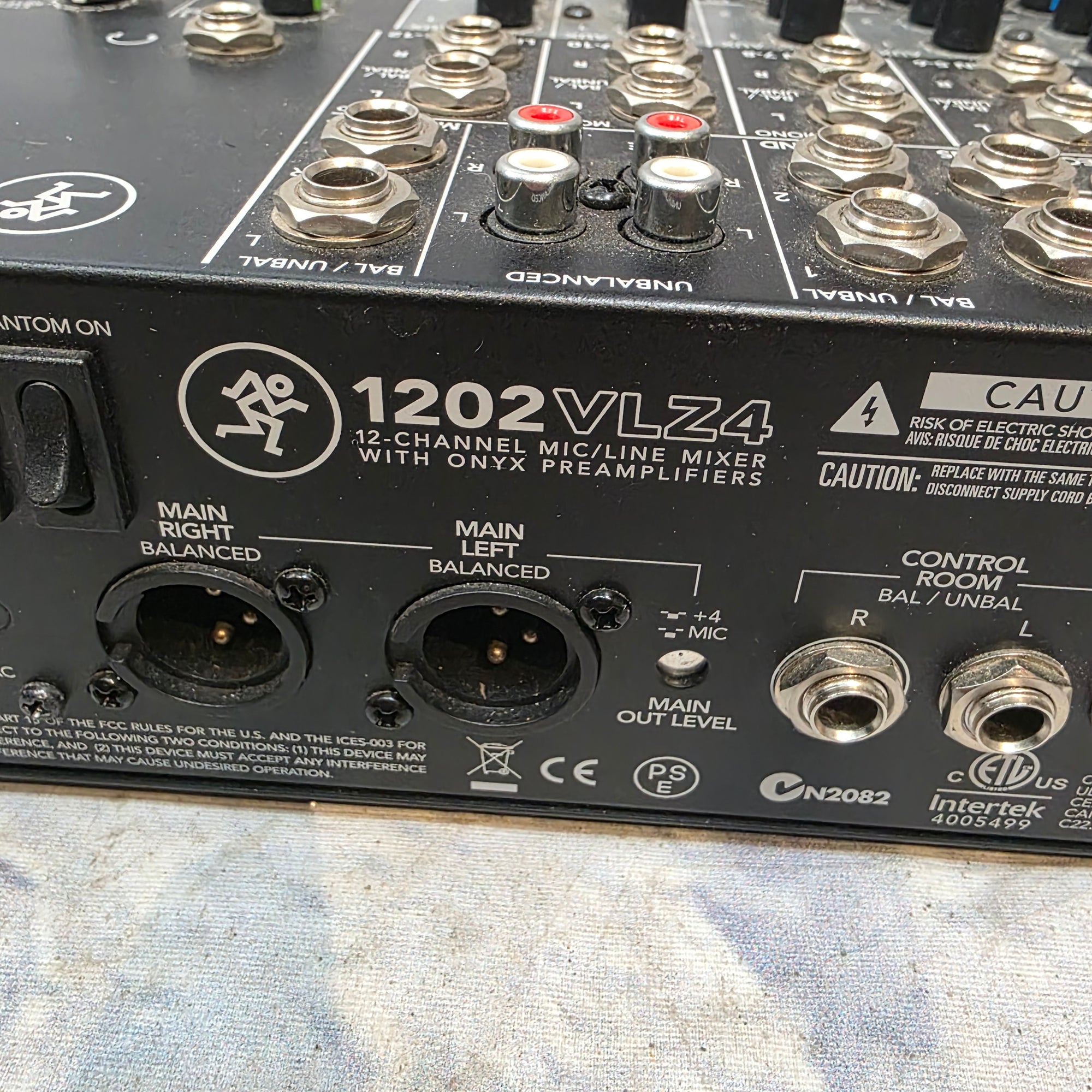 Mackie 1202 VLZ4  Mixer