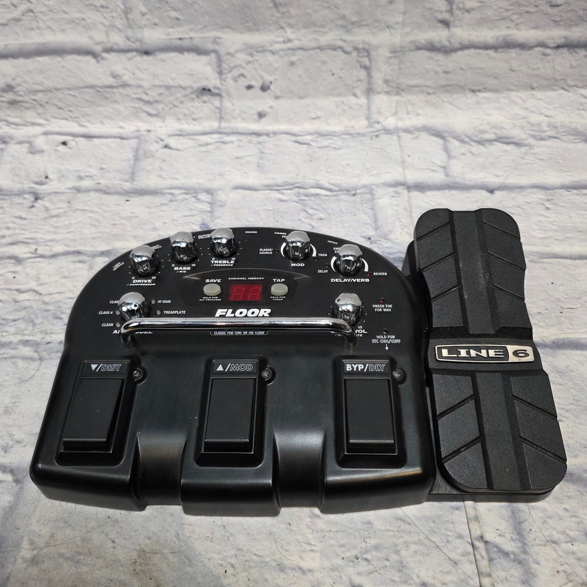 Line 6 Floor Pod Effects Pedal - no power supply