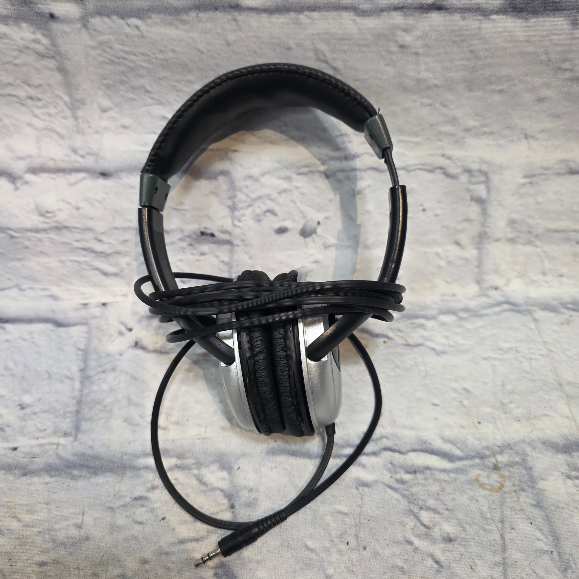 gear4music  With 10 Foot Cable Studio Headphones (not functioning: AS IS)