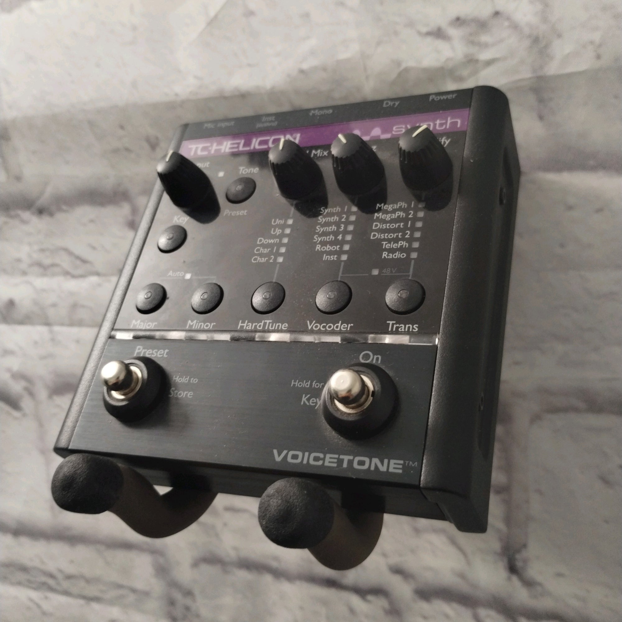 TC Helicon Voicetone Synth Vocal Pedal