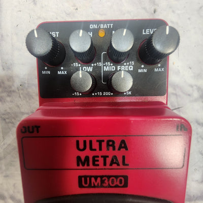 Behringer UM300 Ultra Metal Distortion Pedal