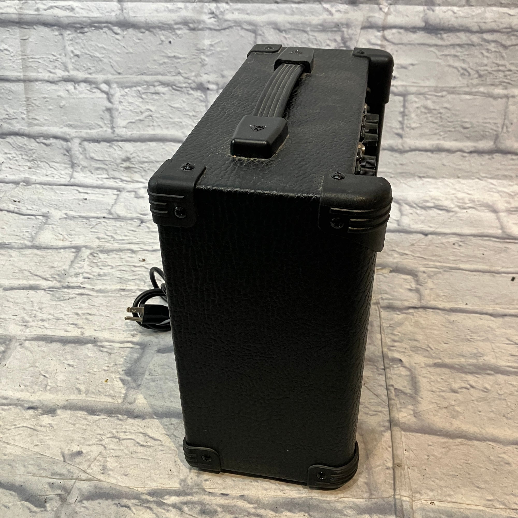 Behringer KT108 Combo Amp