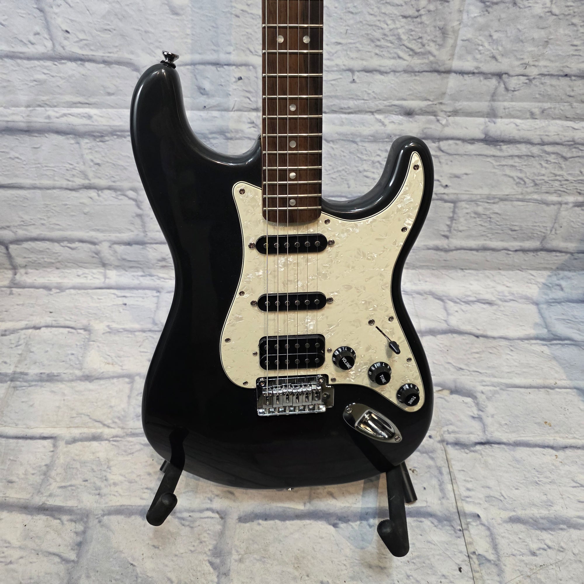 Squier Affinity Stratocaster HSS 2022 - Grey Electric Guitar